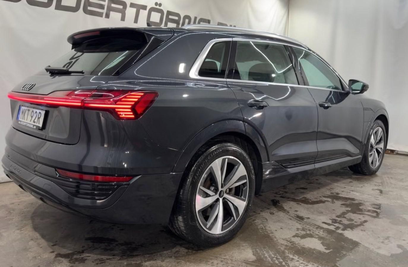 Audi Q8 e-tron, 50 Q SoH 95% 360Kam Vzduch LED - fotka 6