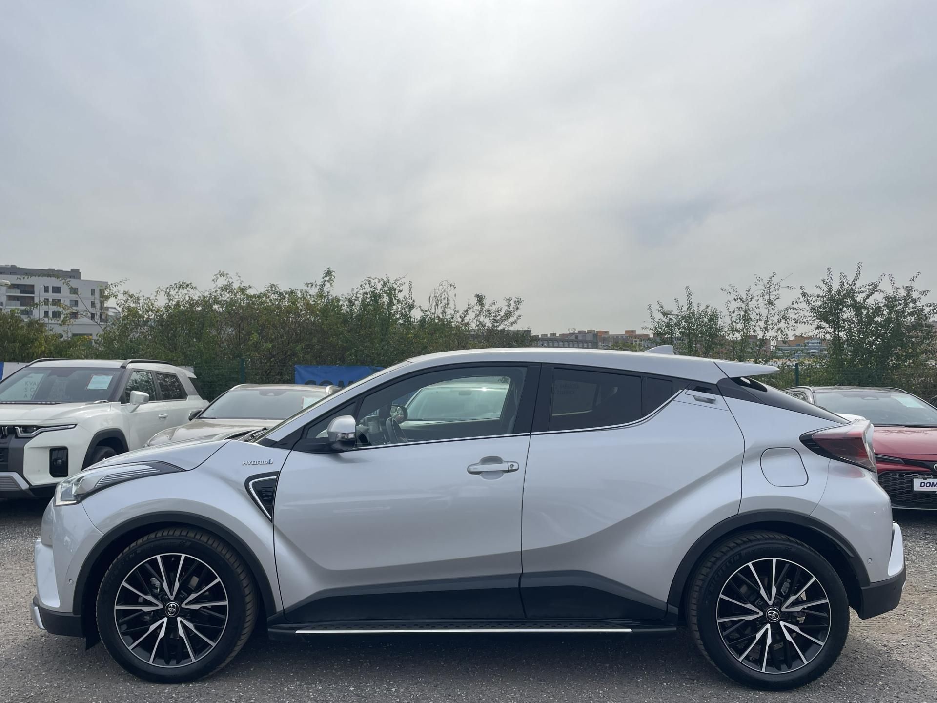 Toyota C-HR, EXECUTIVE LED 1.8 Hyb. 90 kW - fotka 4