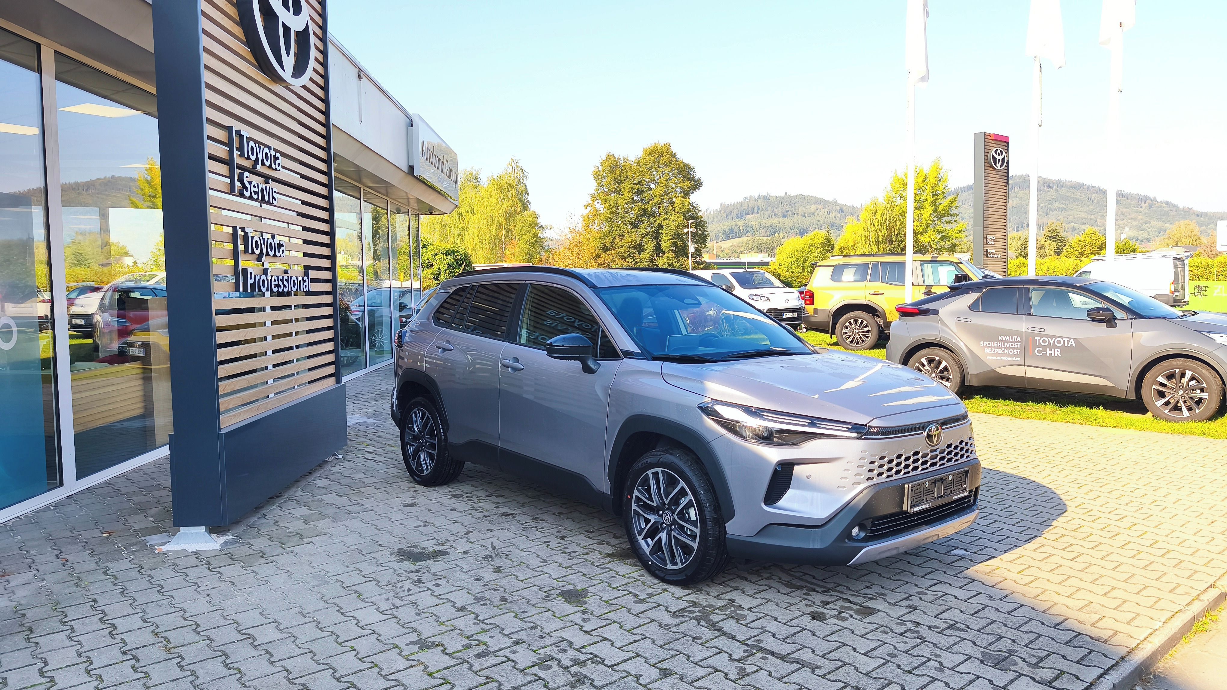 Toyota Corolla, Corolla Cross 1.8 HEV STYLE - fotka 3