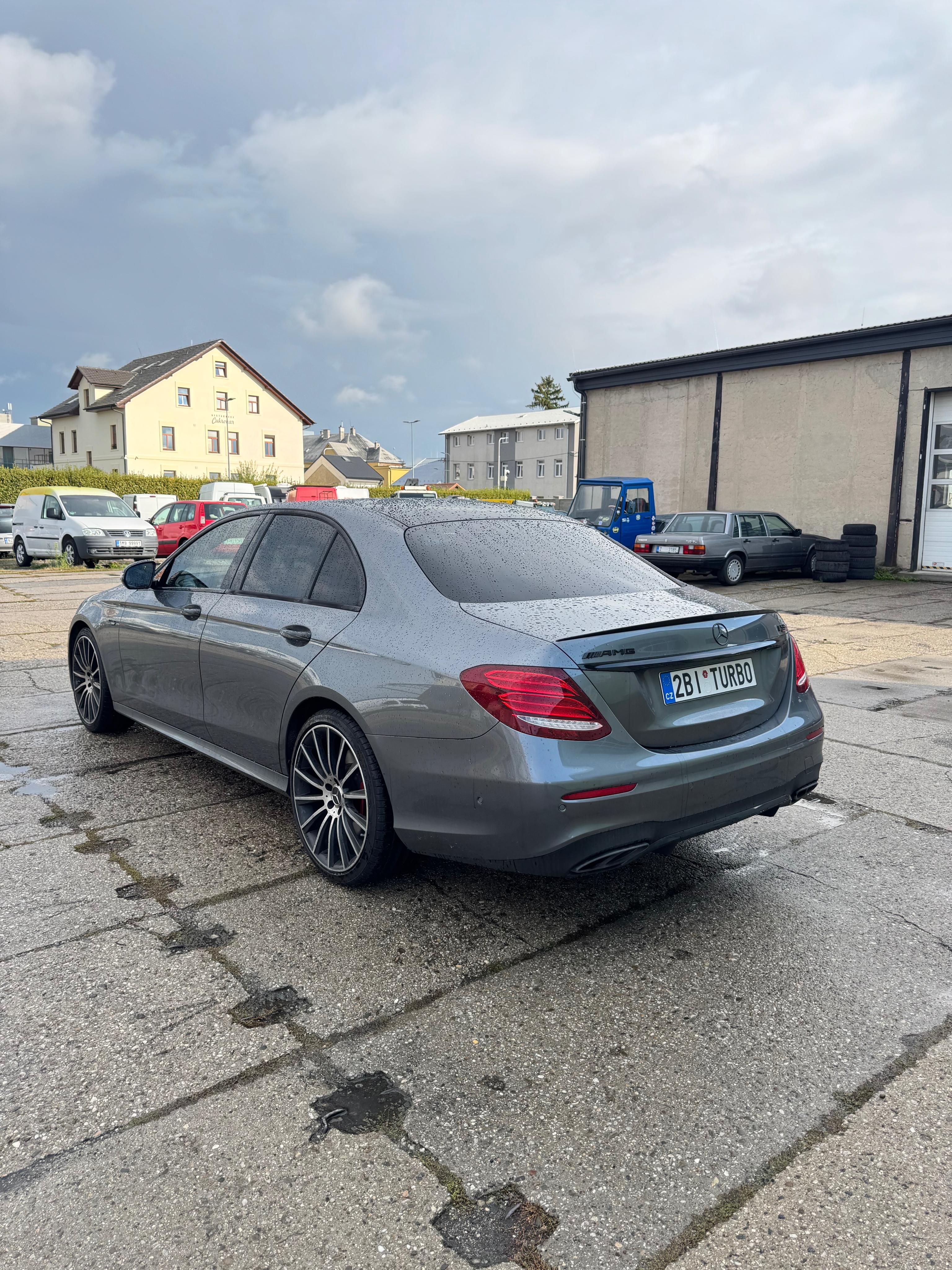 Mercedes-Benz Třídy E, E43 AMG - fotka 4