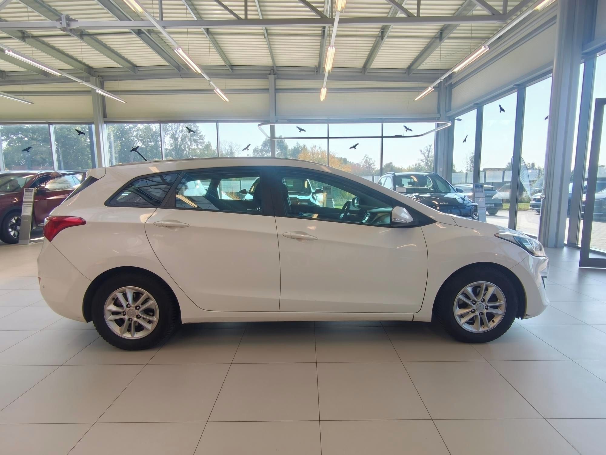 Hyundai i30, SW 1,6i 16V 88kW - fotka 4