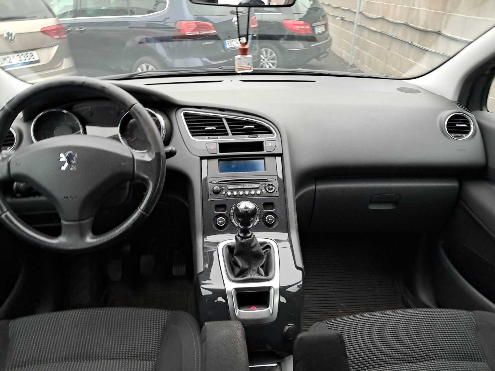 Peugeot 5008, 2.0 HDI, Automatická klima - fotka 3