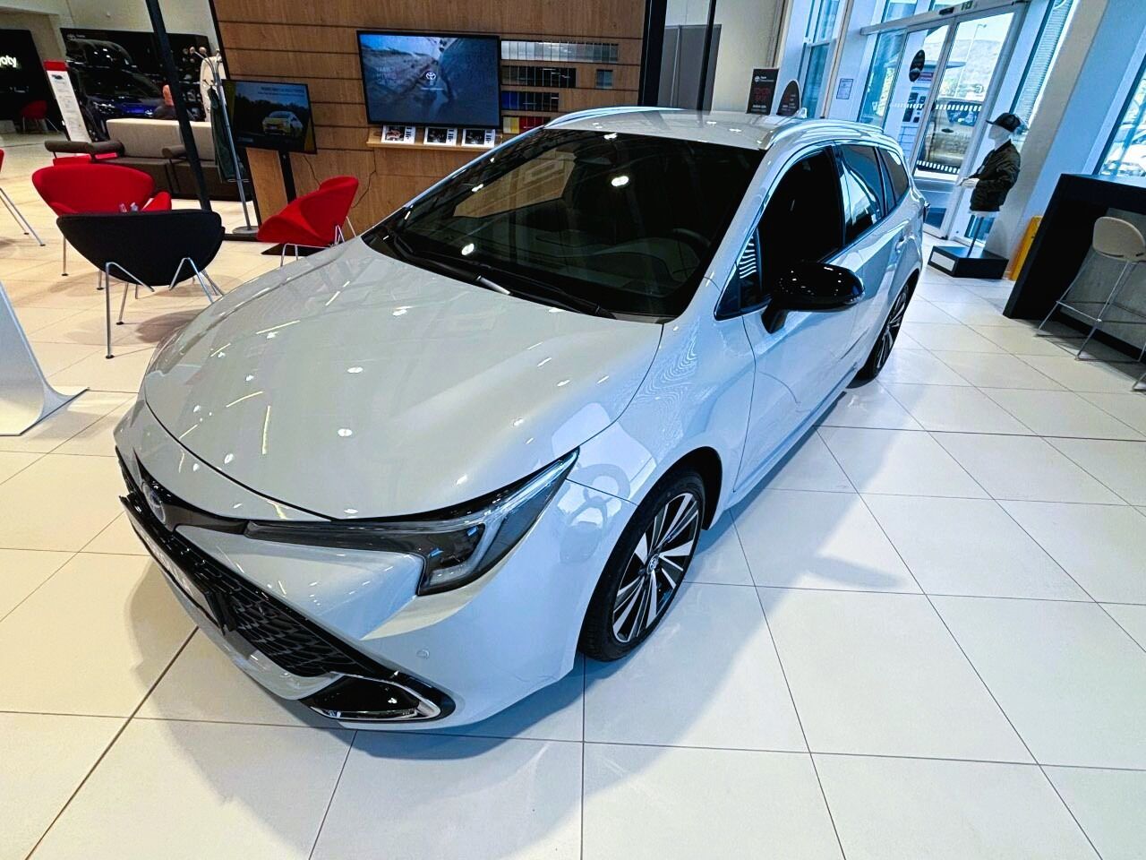 Toyota Corolla, 1,8 TS Style HEV - fotka 3
