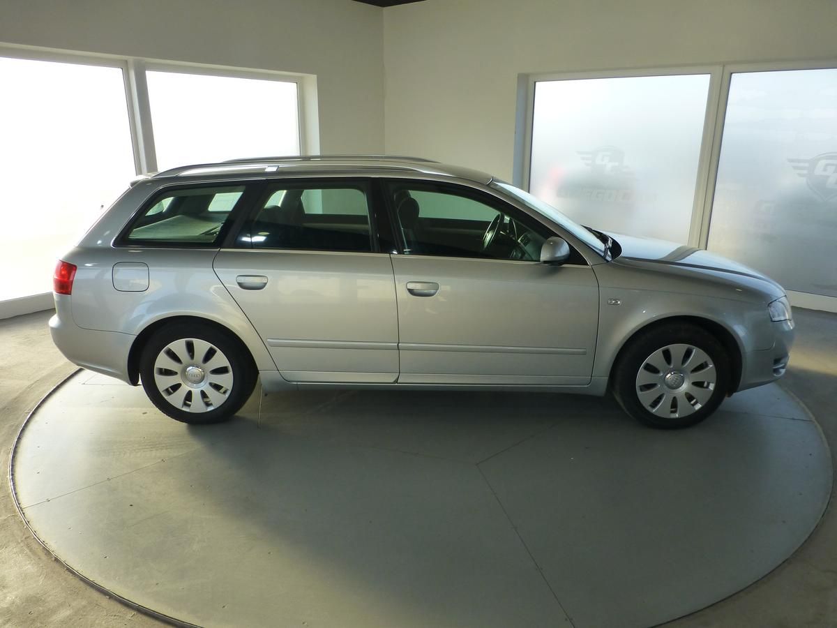 Audi A4, 1,6I**DIGIKLIMA**ALU**TAŽNÉ - fotka 5