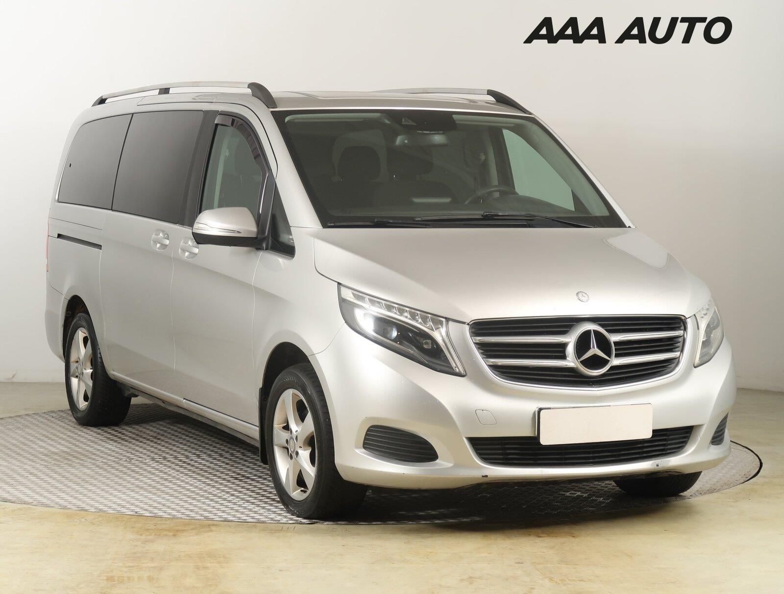 Mercedes-Benz Třídy V, 220 CDI, 5 míst, L