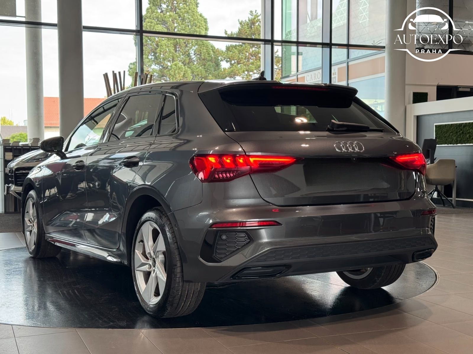 Audi A3, 45 TFSIe S-line+ Matrix* - fotka 4