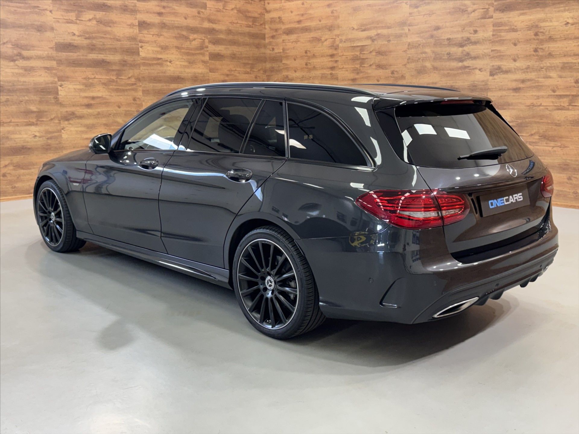 Mercedes-Benz Třídy C, 220D 4M AMG NIGHT FULL PPF - fotka 2