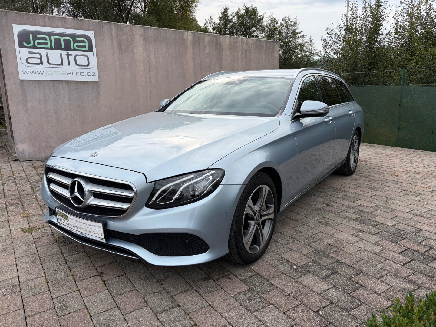 Mercedes-Benz Třídy E, E400 245kW 4MATIC TAŽNÉ NAVI - fotka 2