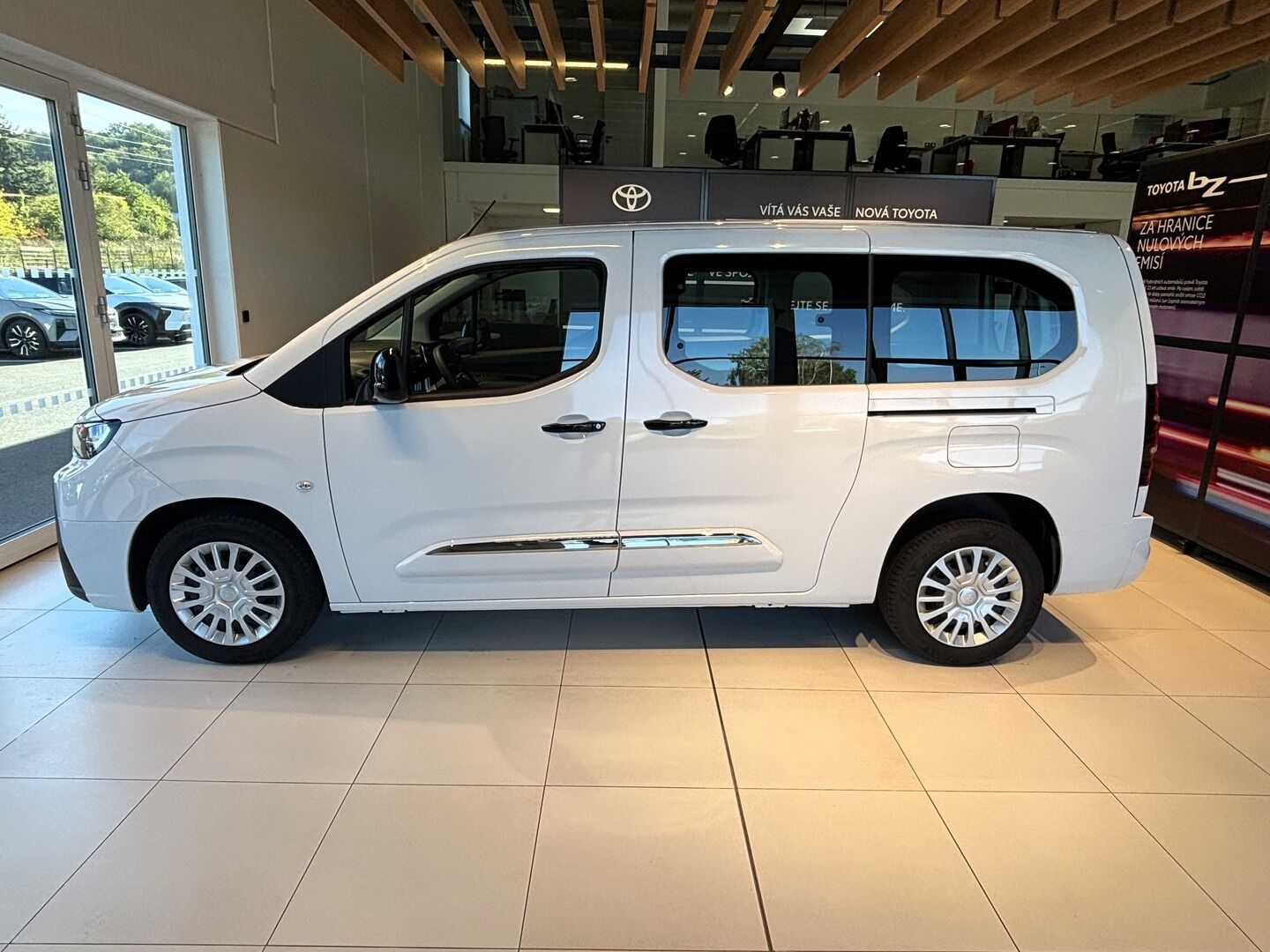 Toyota Proace City Verso, 1,2 Business LWB - křídlové - fotka 4