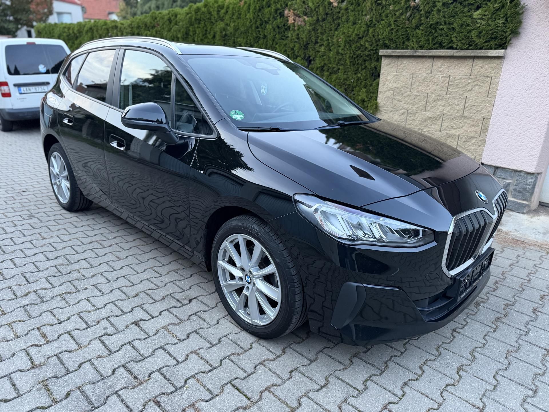 BMW Řada 2, 218I-nový model-panorama-TOP
