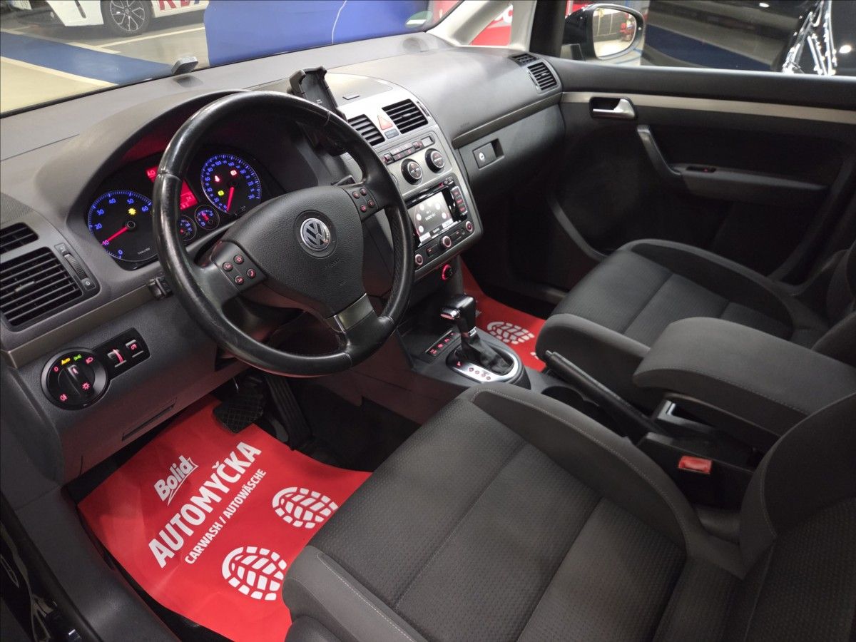Volkswagen Touran, 1,4 TSi - automat - fotka 5