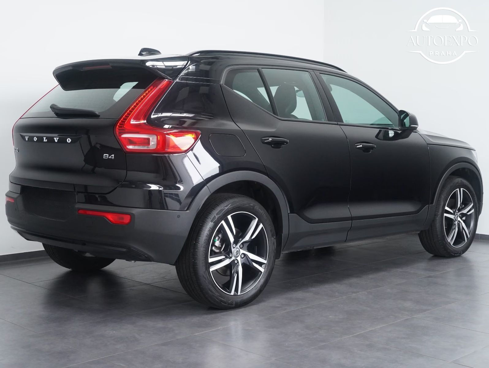 Volvo XC40, B4 B R Design*LED*360°KAMERA* - fotka 4