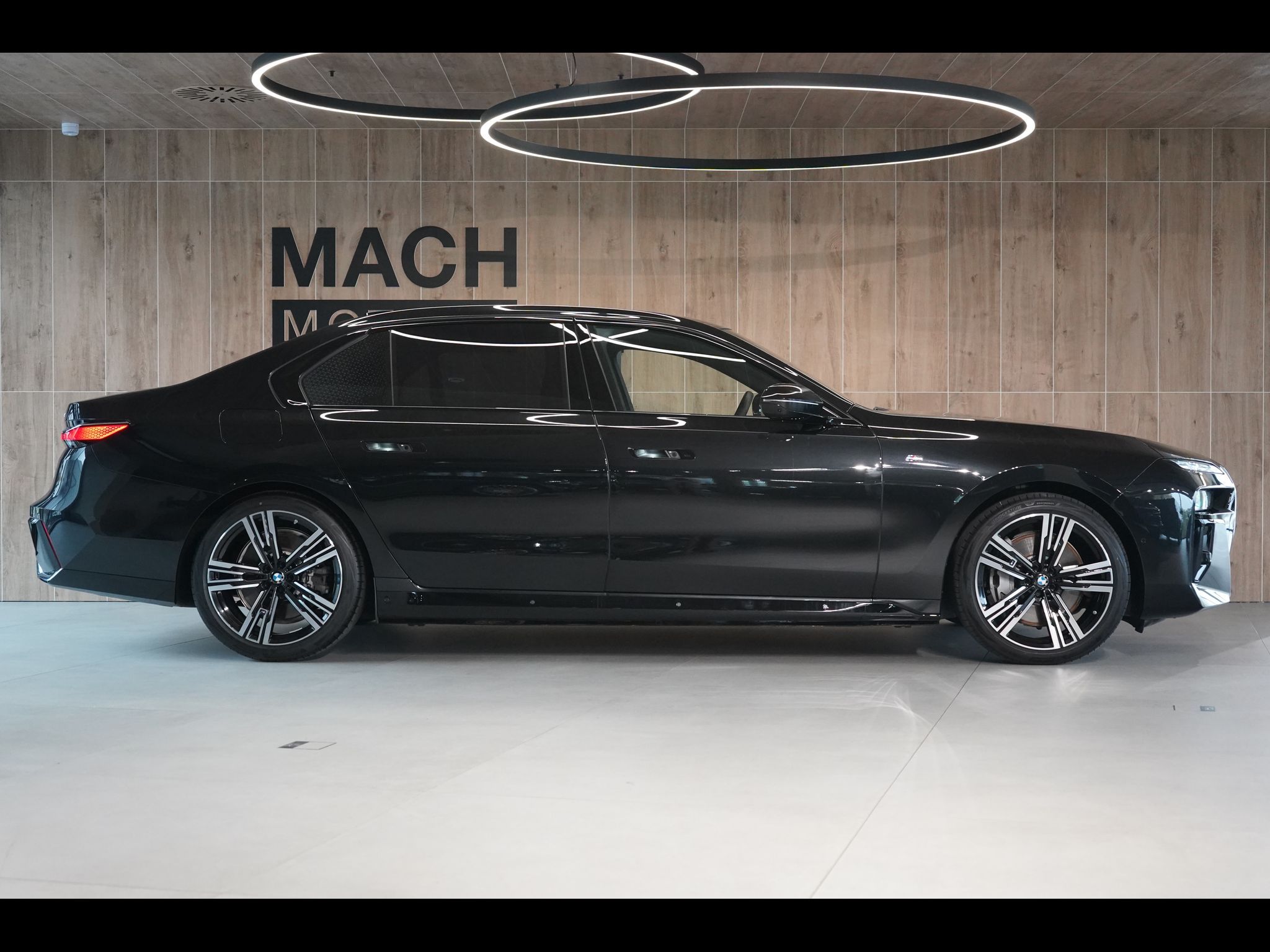 BMW Řada 7, 750e xDrive,Televize,EL. dveře - fotka 6