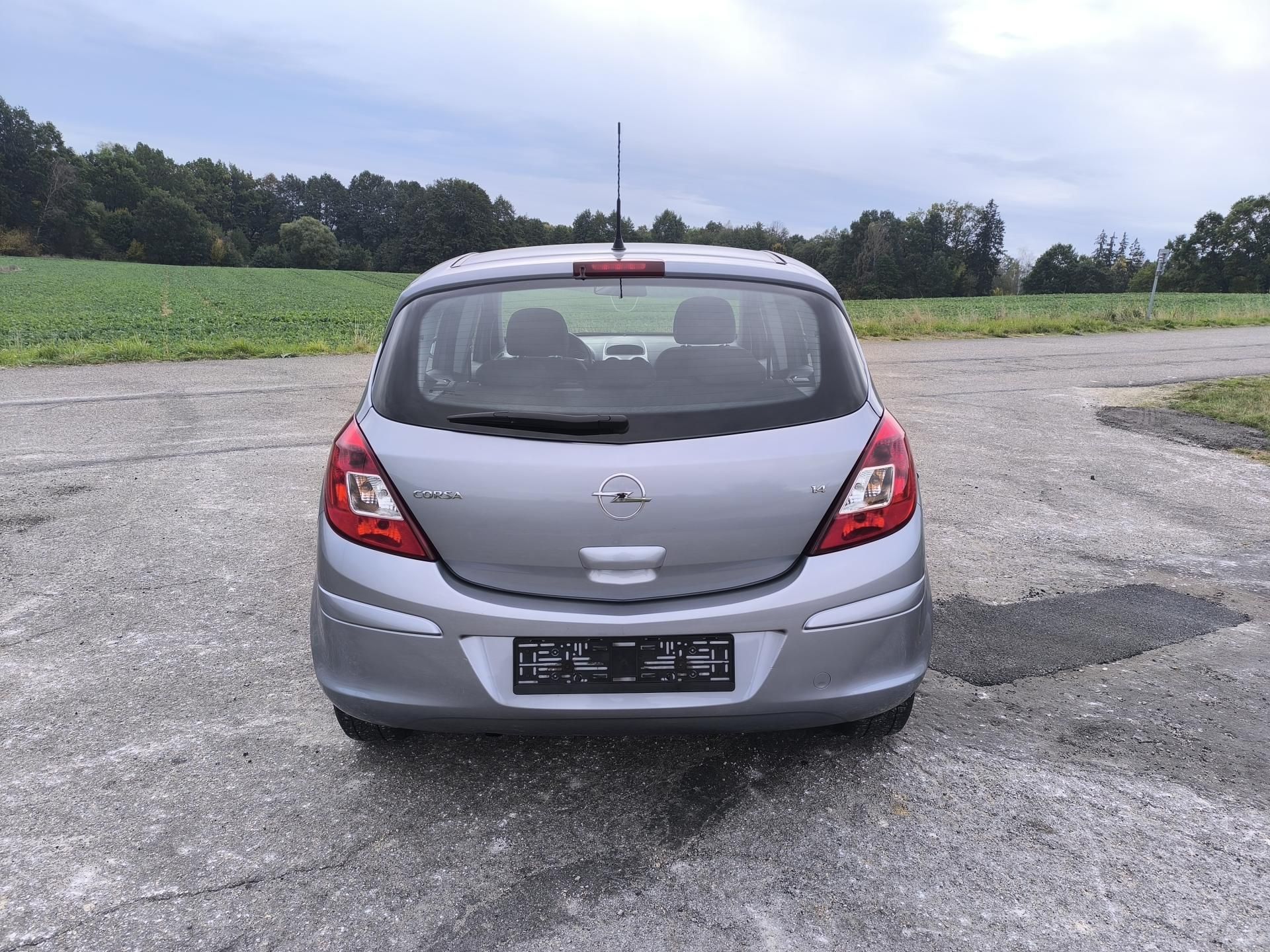 Opel Corsa, 1.4 1.MAJITEL,SERVISNI KÍŽKA - fotka 6