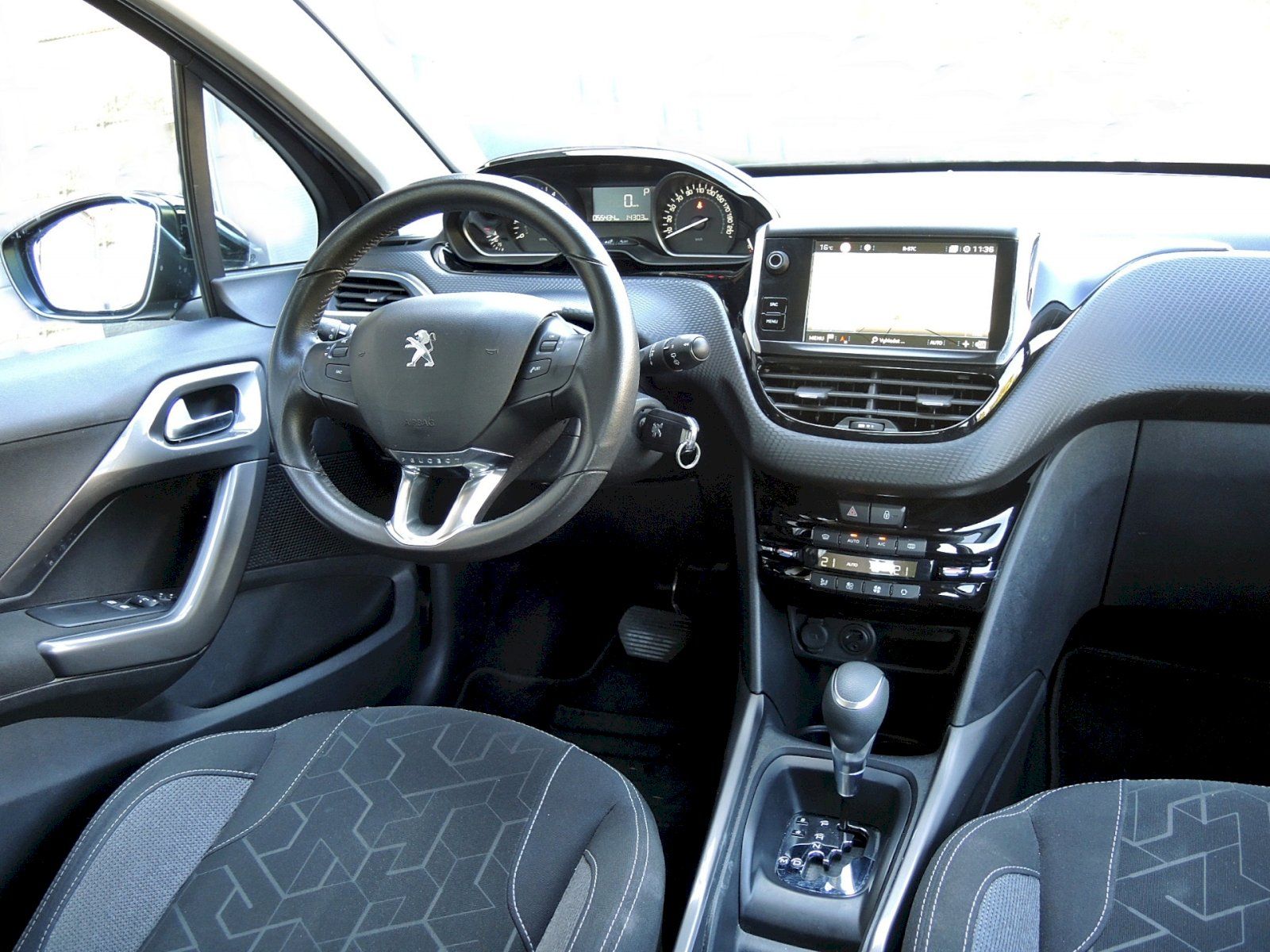 Peugeot 2008, 1.2 81kW PureTech GT LINE - fotka 5