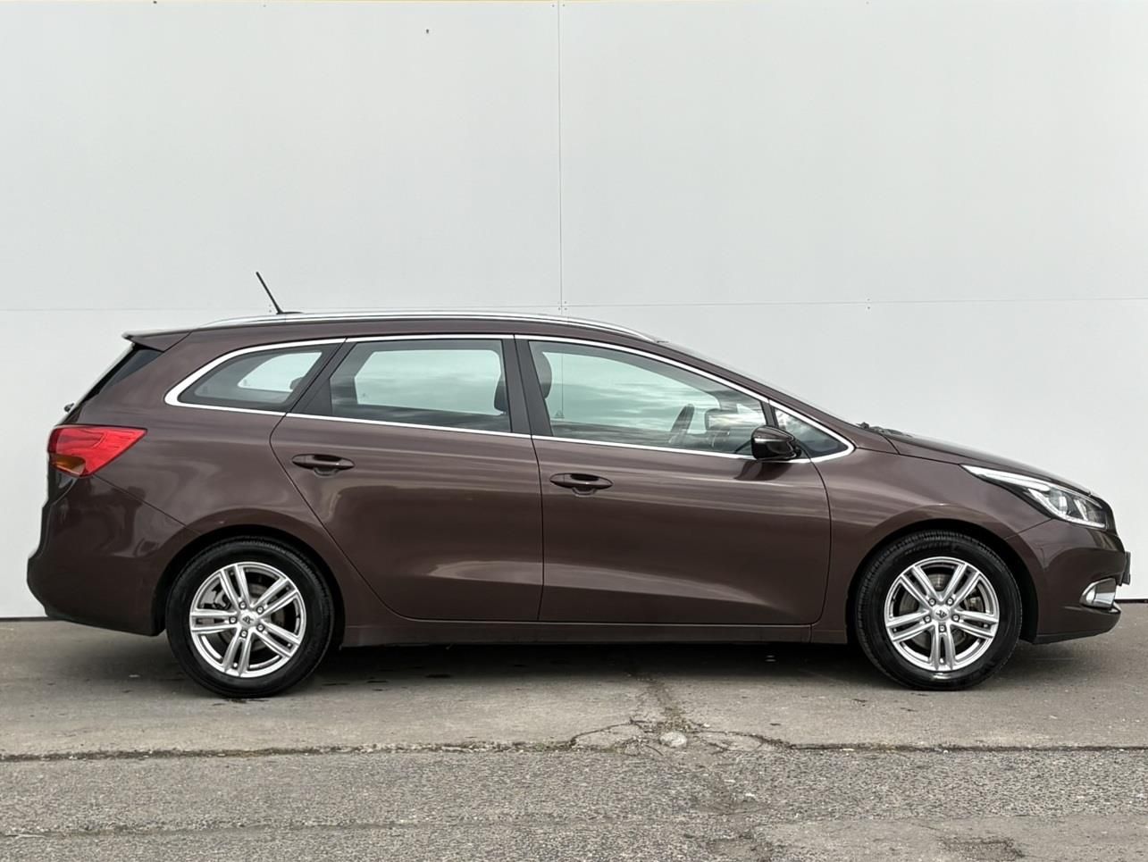 Kia Cee´d, 1.6 GDi 99kW Exclusive - fotka 3