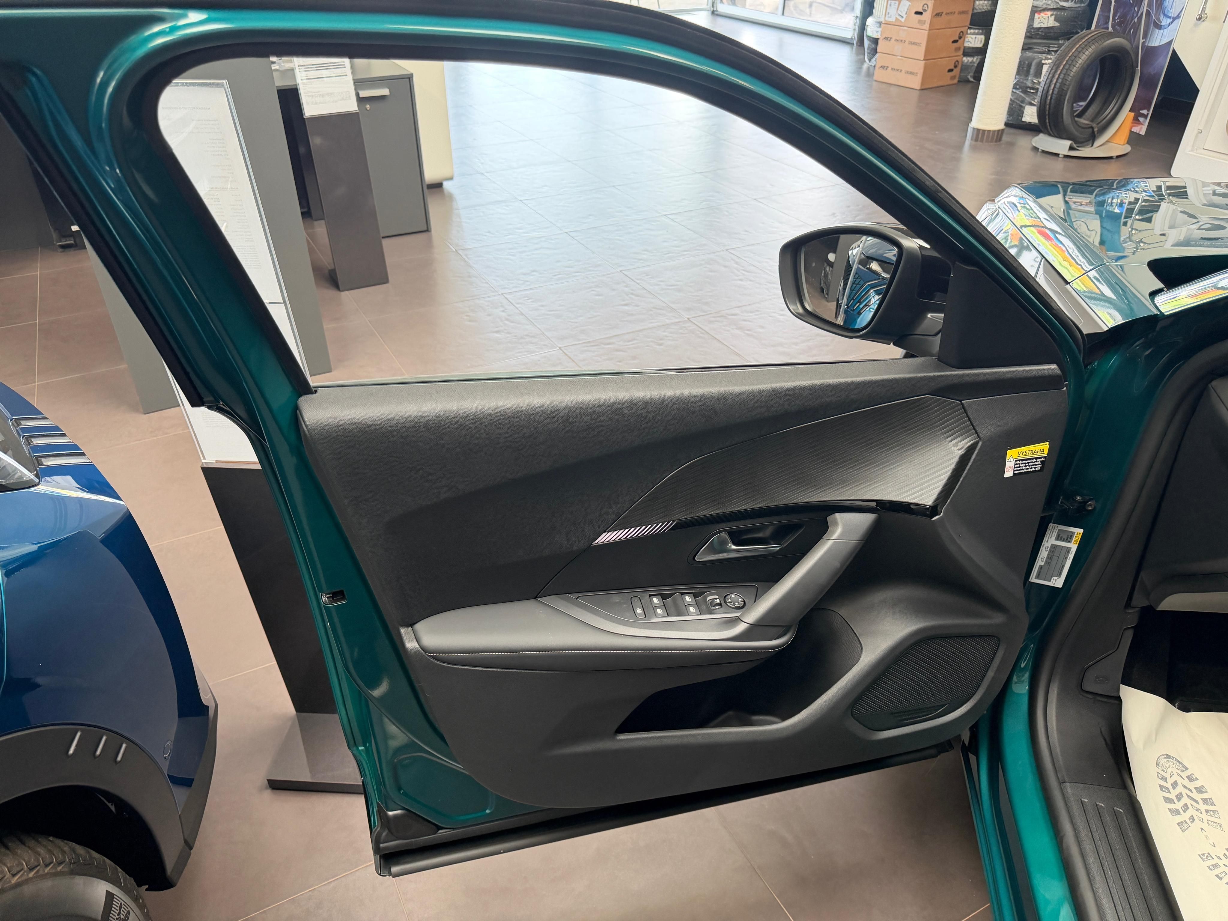Peugeot 2008, ALLURE Hybrid 145 e-DCS6 - fotka 5