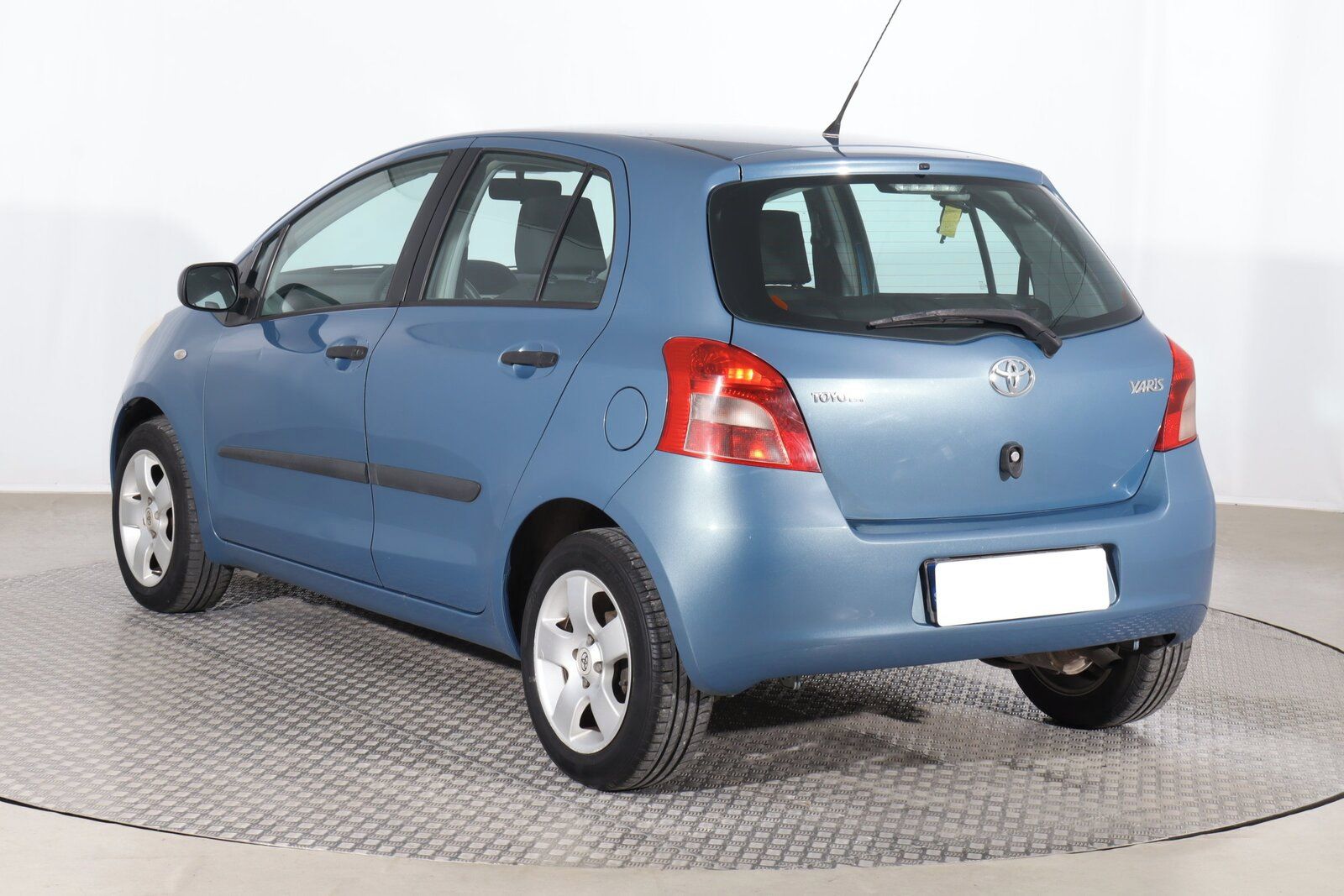 Toyota Yaris, 1.3, Serv.kniha, po STK - fotka 4