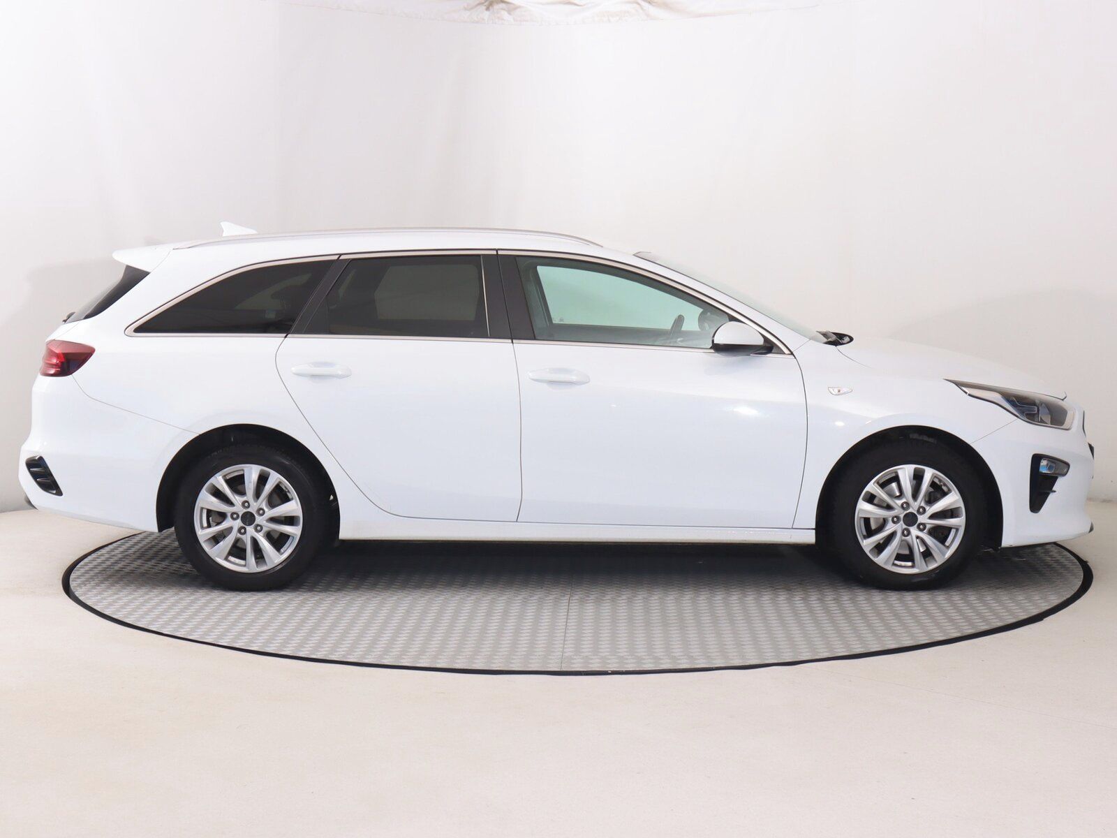 Kia Cee´d, 1.6 CRDi, Automat, Navi - fotka 6