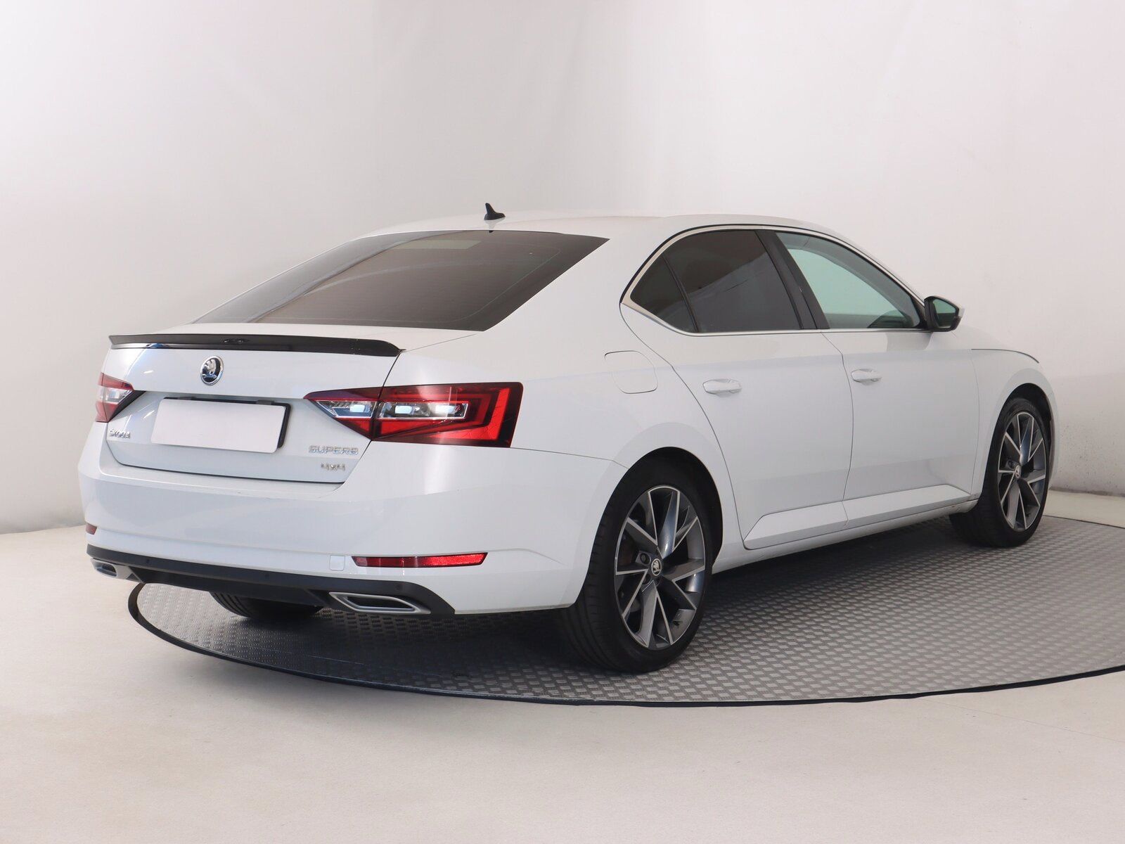Škoda Superb, 2.0 TDI, Ambition Plus, 4X4 - fotka 5