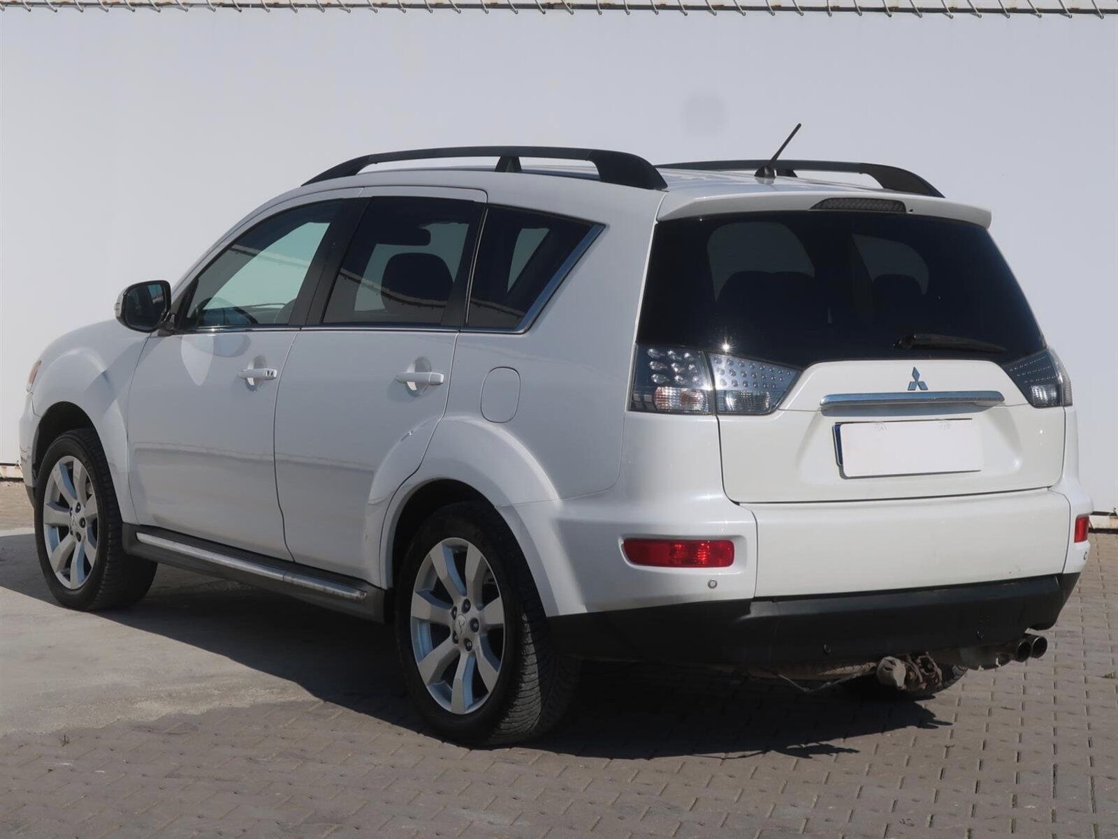 Mitsubishi Outlander, 2.2 DI-D, 4X4, 7 míst - fotka 4