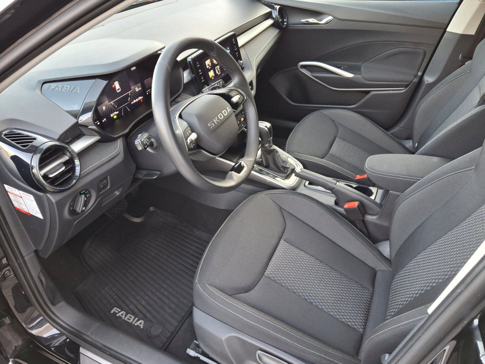 Škoda Fabia, Top Selection DSG 1,0TSi 85kW - fotka 6