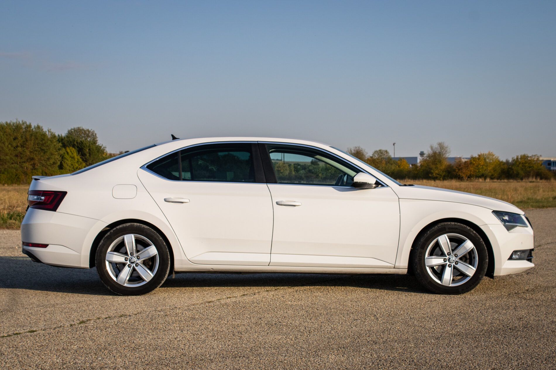 Škoda Superb - fotka 4