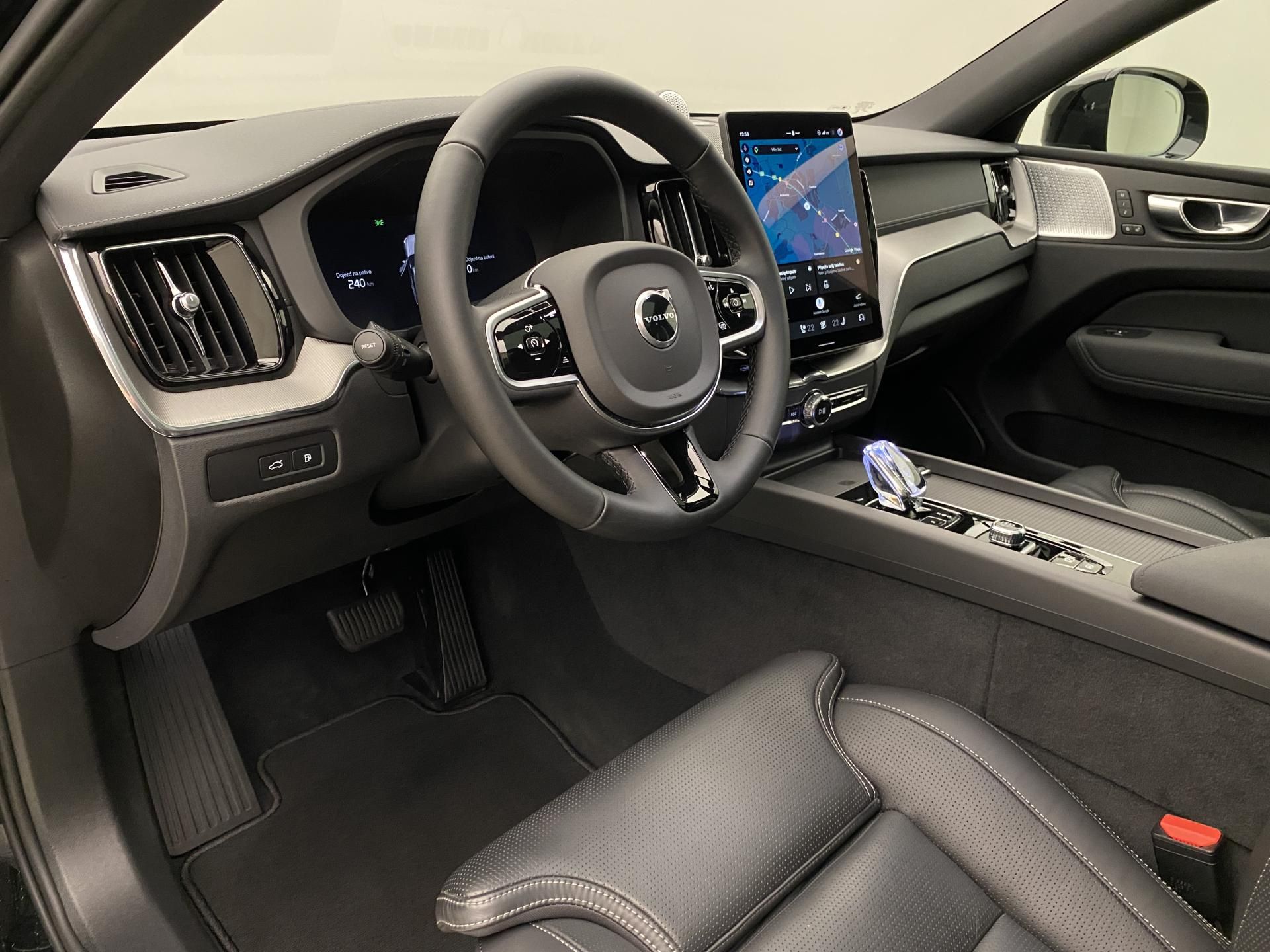 Volvo XC60, T8 AWD RECHARGE BLACK EDITION - fotka 4