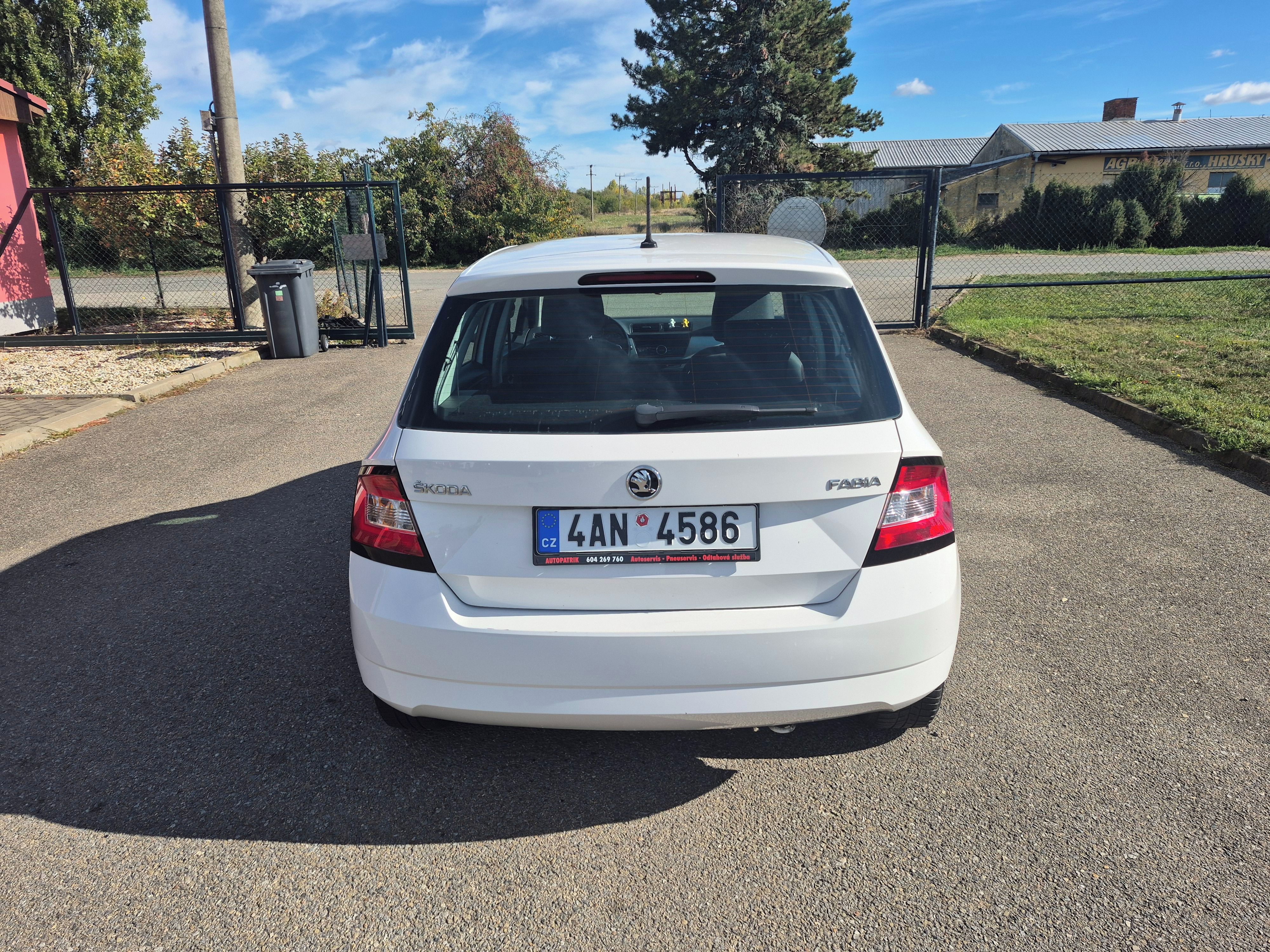 Škoda Fabia, 1,0i, 44kW, klima - fotka 6