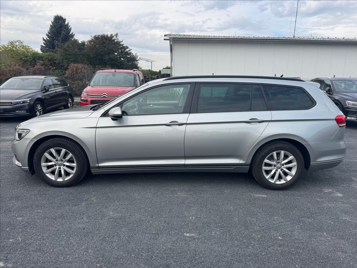 Volkswagen Passat, 1,6 TDi COMFORTLINE, DSG, NAVI - fotka 4