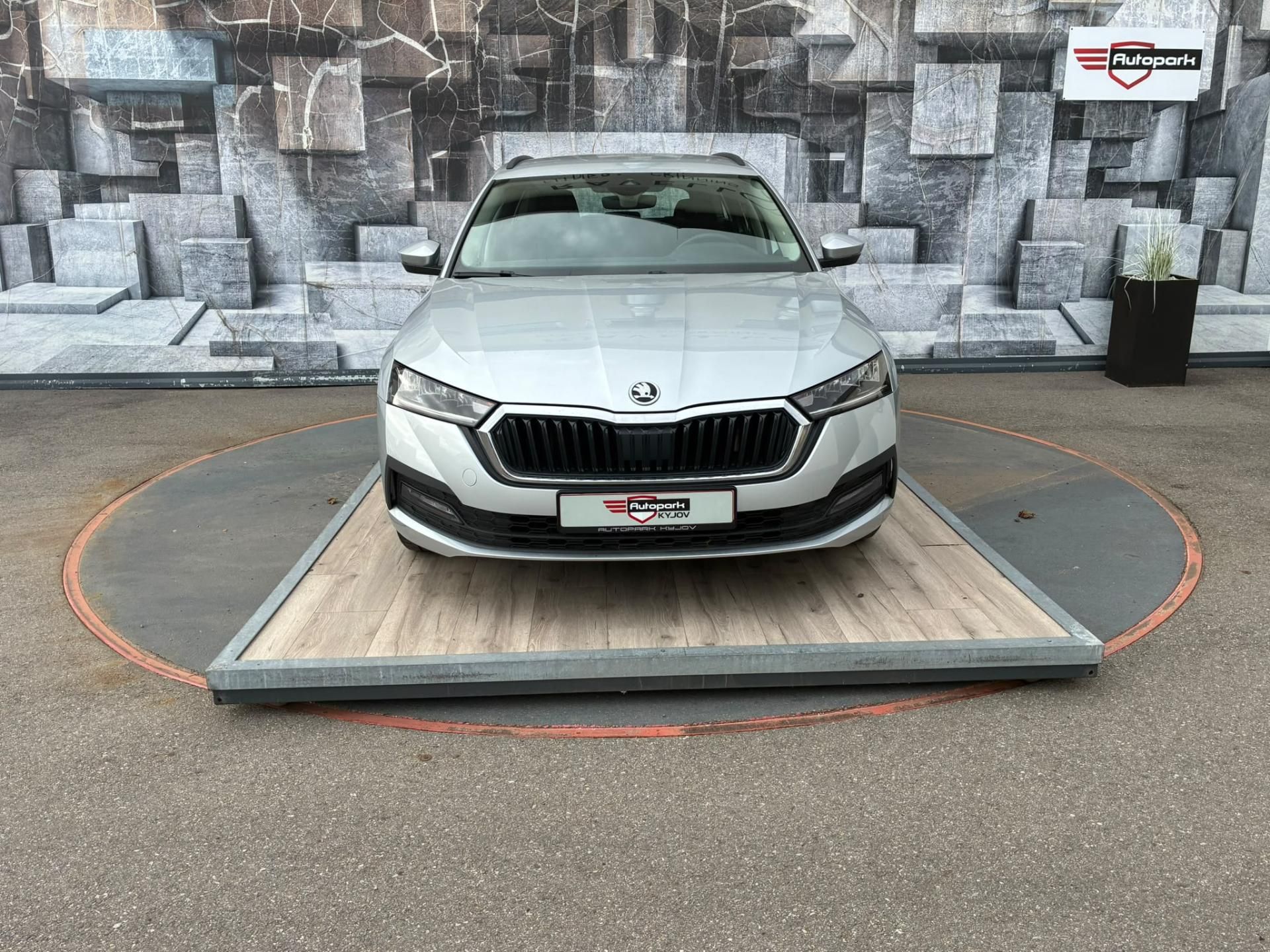 Škoda Octavia, 2.0TDi, 85KW, ACC, KEYLESS,DPH - fotka 2