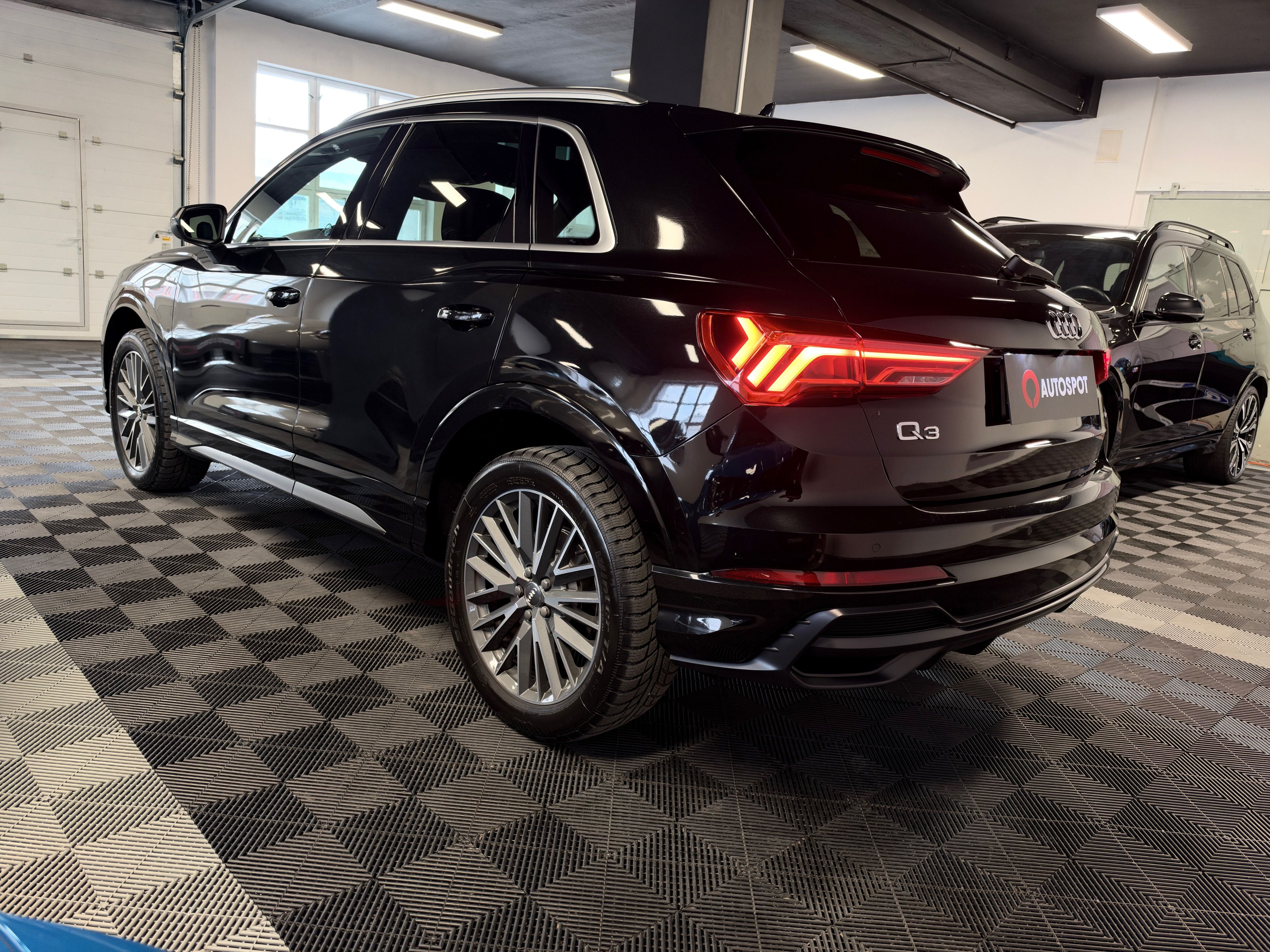 Audi Q3, 45 2.0 TFSI quattro S tronic - fotka 4