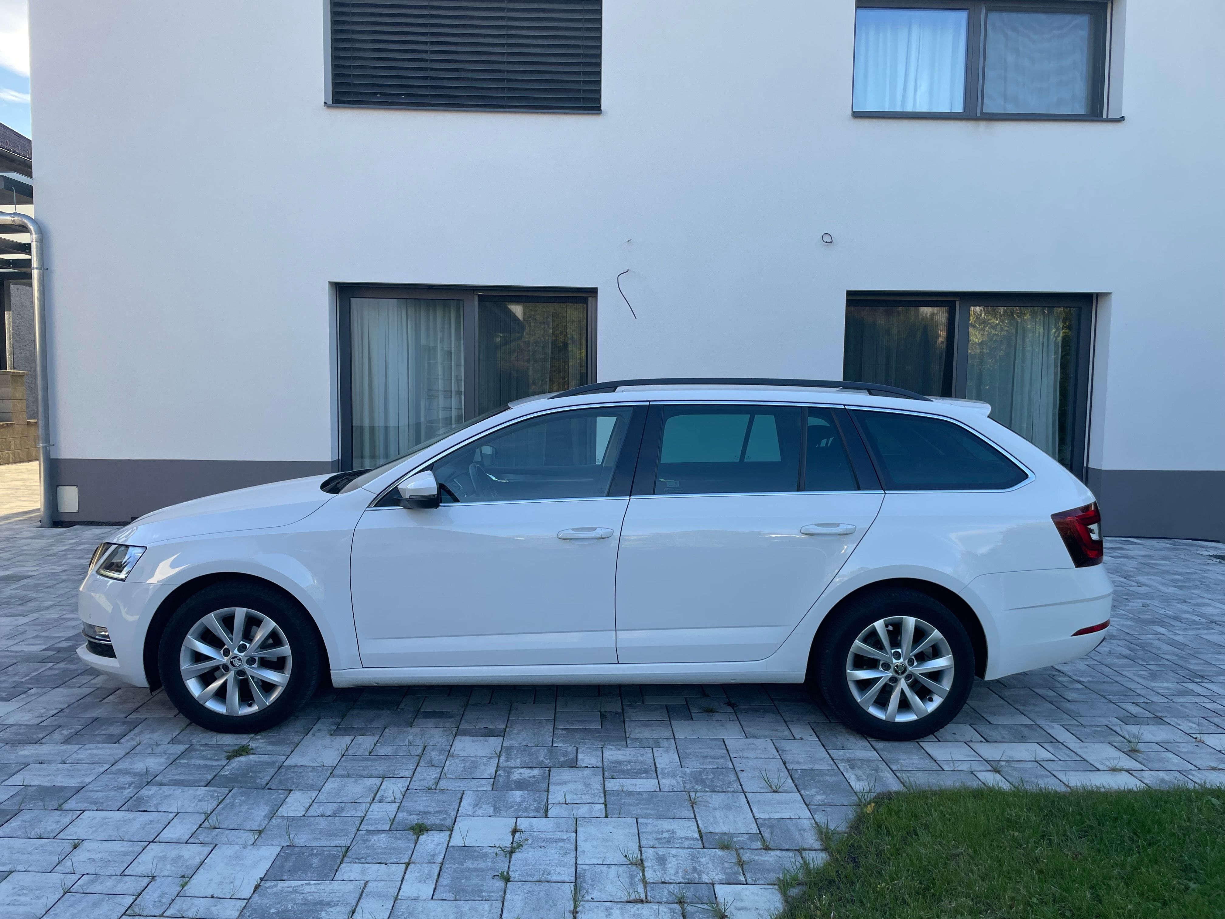 Škoda Octavia, 3 1.6TDI style+ servis histor. - fotka 5