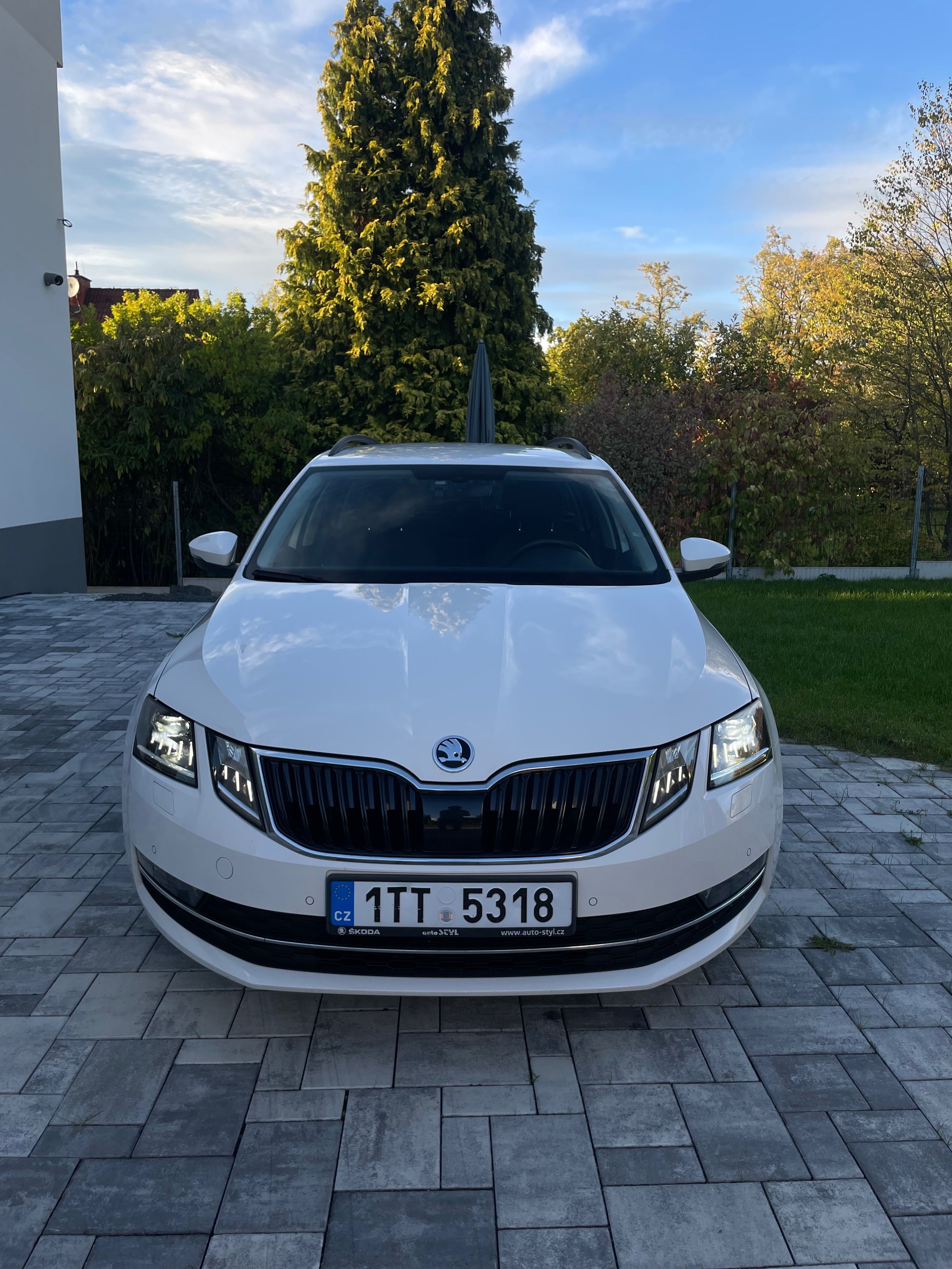 Škoda Octavia, 3 1.6TDI style+ servis histor. - fotka 3