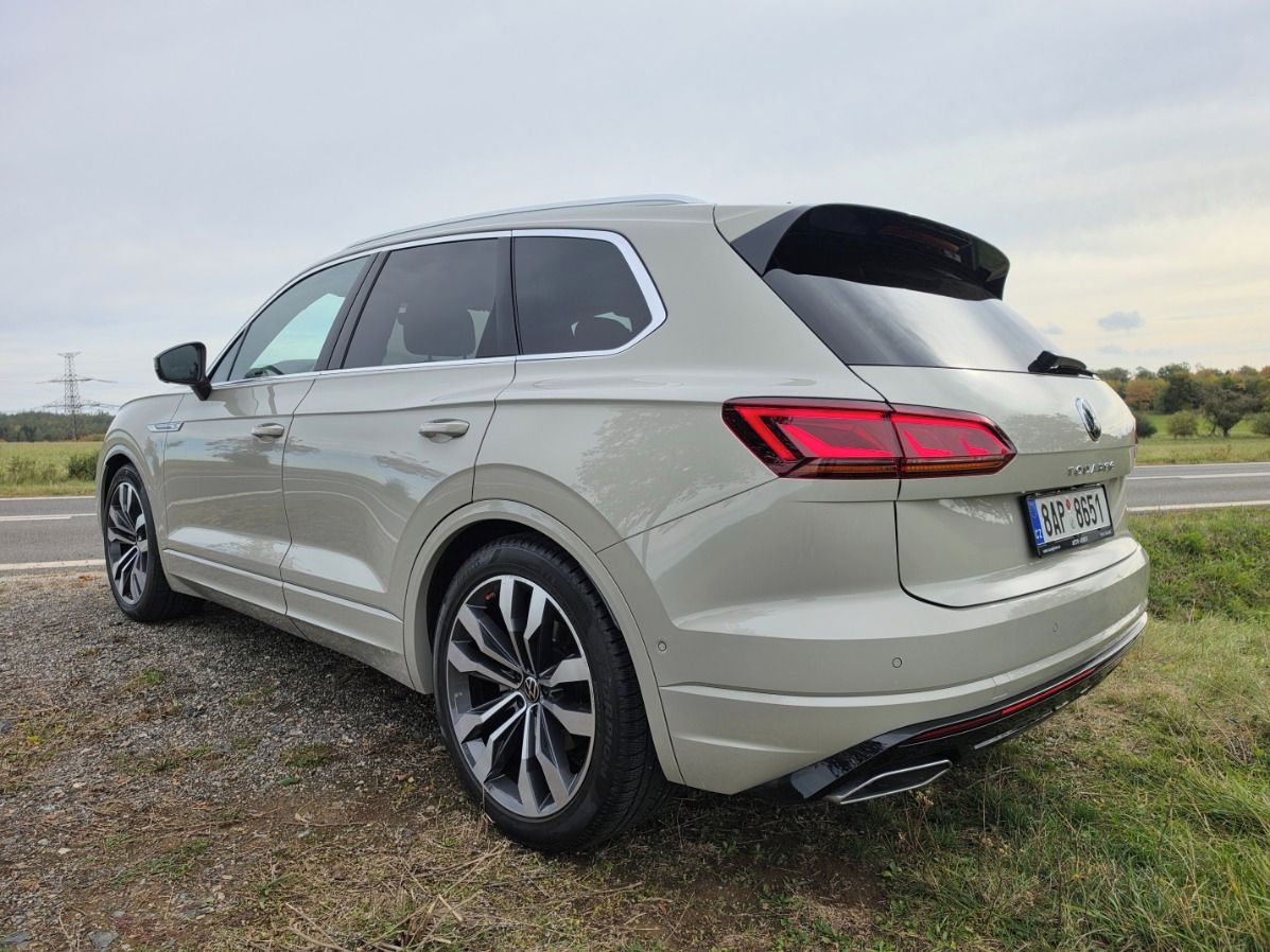 Volkswagen Touareg, R-Line 210KW TAŽ. ČR 1.Maj.TOP - fotka 4
