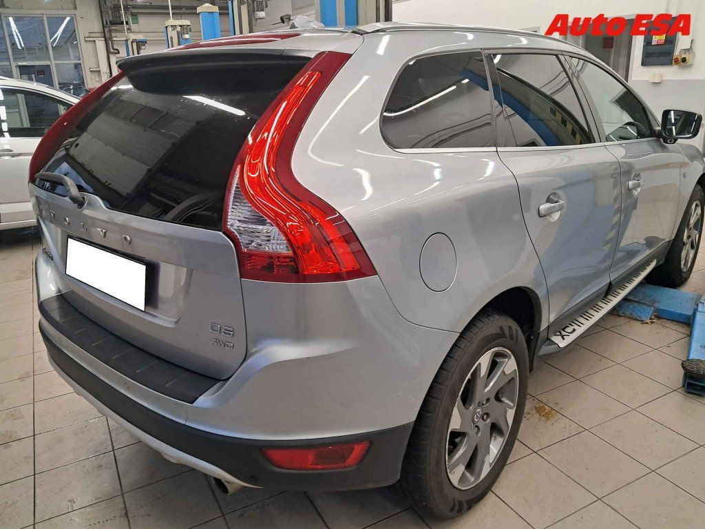 Volvo XC60, 2.4D5 4x4,ČR - fotka 2
