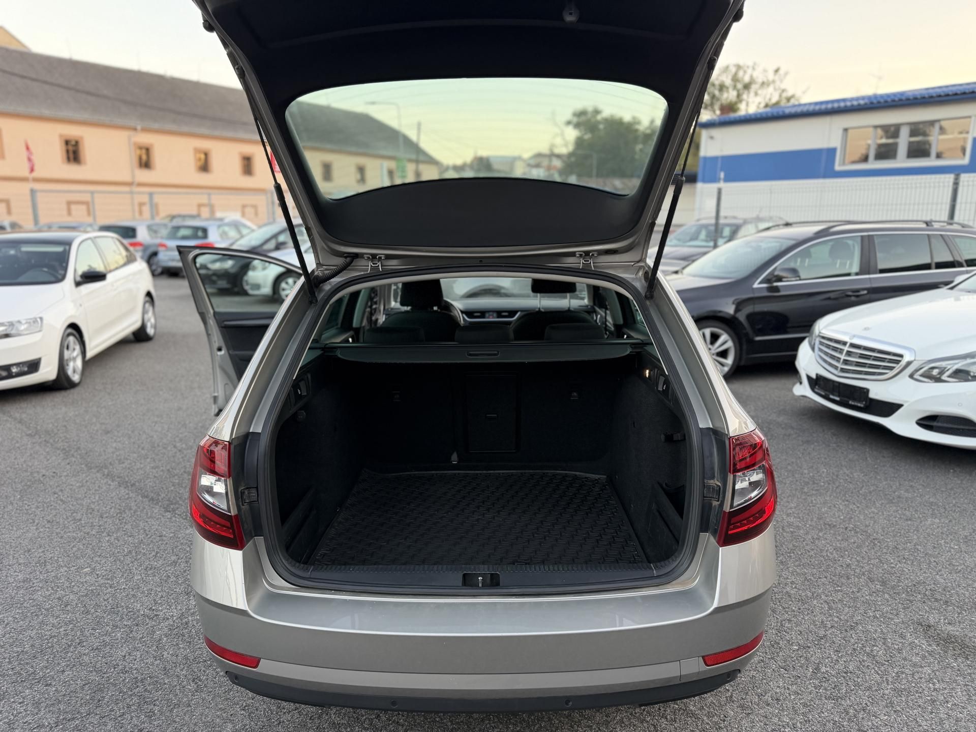 Škoda Octavia, 2.0 Tdi, 110kw, 4x4, manual,ČR - fotka 5