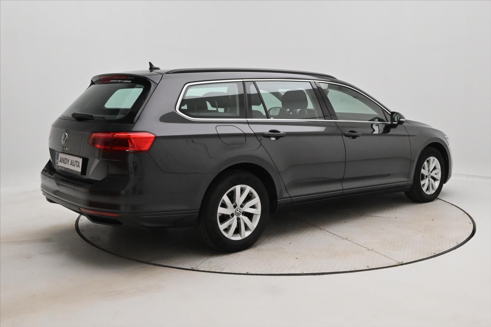 Volkswagen Passat, 2,0 TDI 110kW DSG Business Zár - fotka 5
