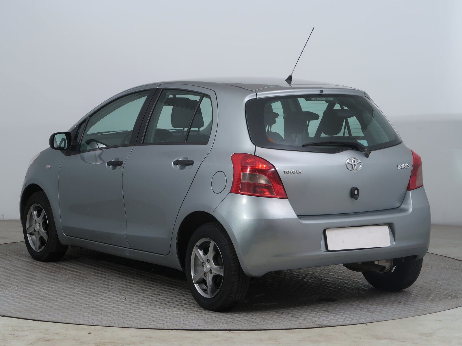 Toyota Yaris, 1.0 VVT-i, plně pojízdný - fotka 4