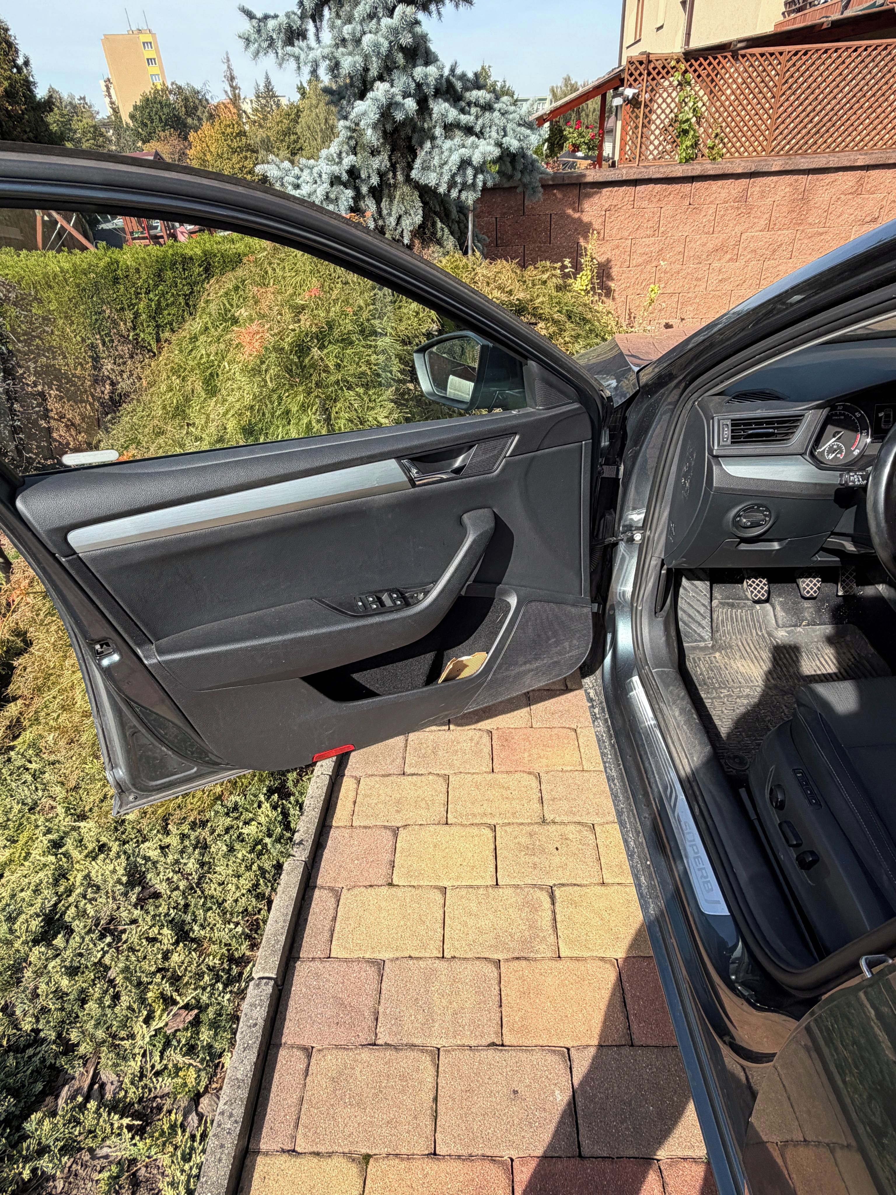 Škoda Superb, 2,0TDI - 4x4- 199tis/km- - fotka 6