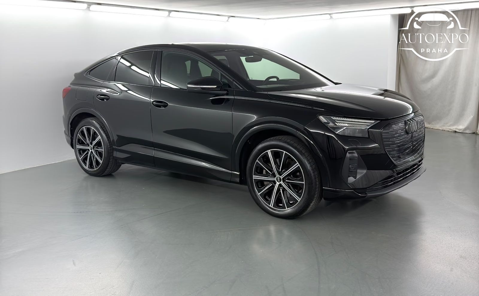 Audi Q4 e-tron, Q4 55 Sportback S-Line * - fotka 2