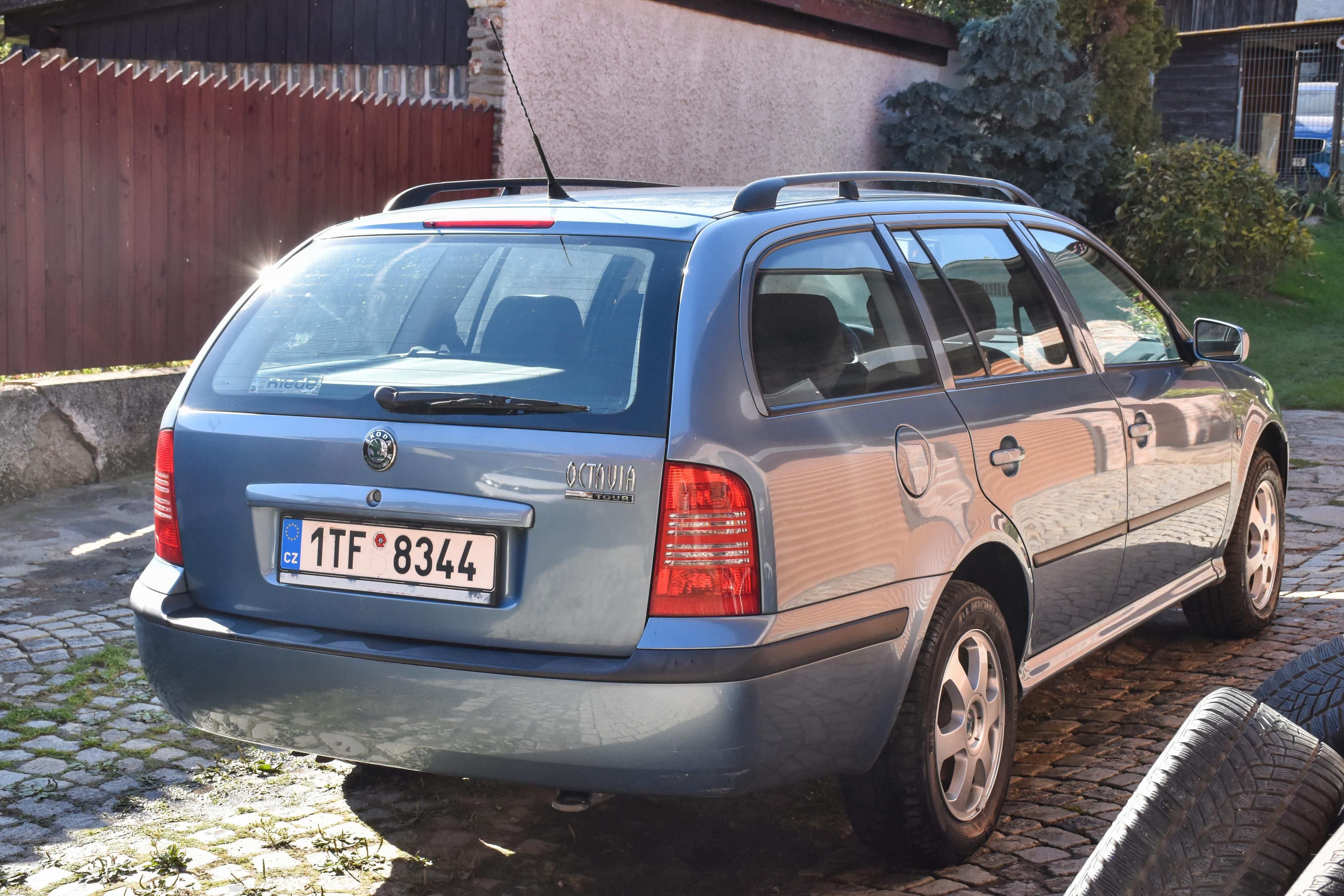 Škoda Octavia, 1.6 MPI Tour climatronic - fotka 4