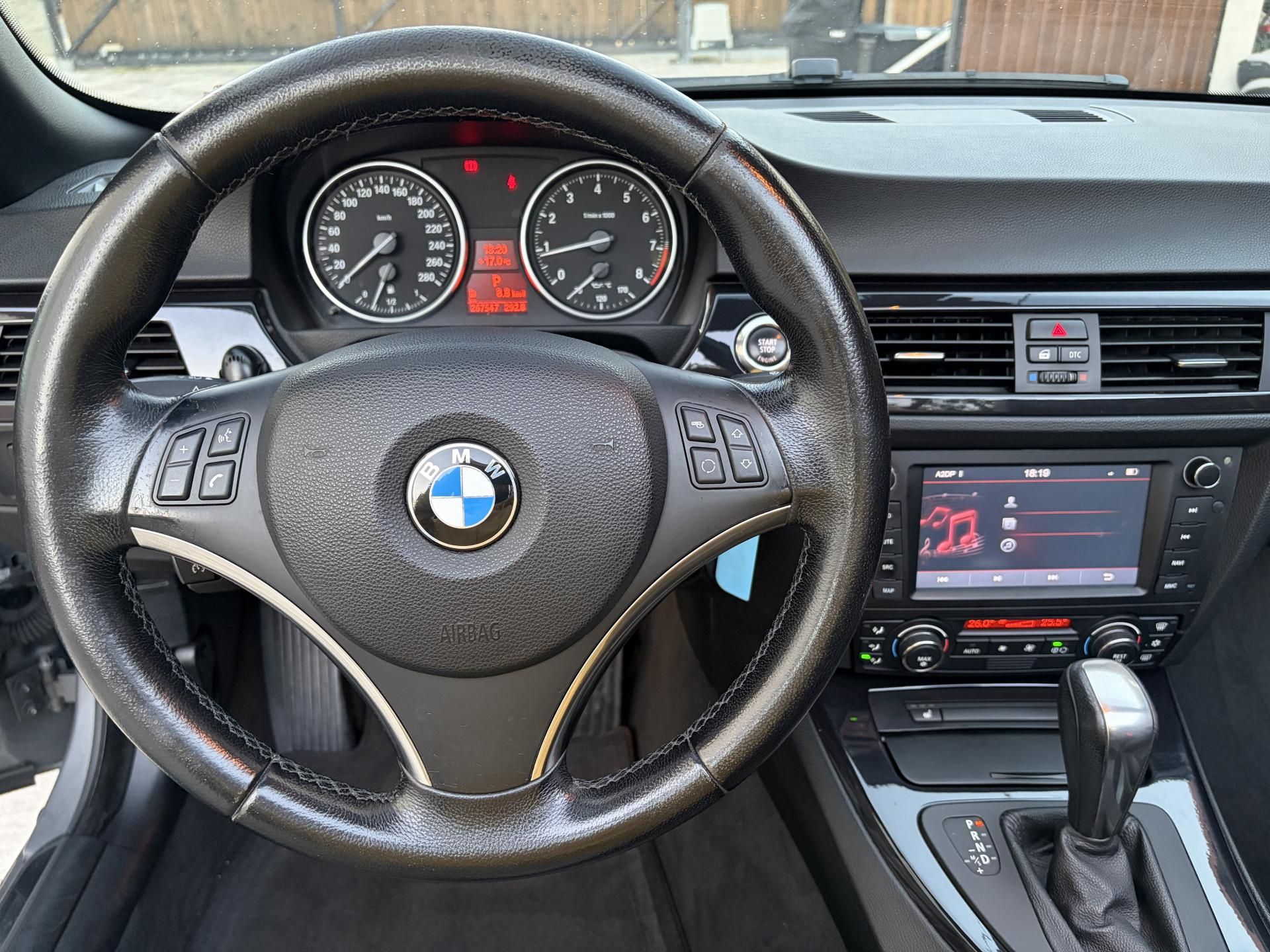 BMW Řada 3, 330i 271PS, automat - fotka 6