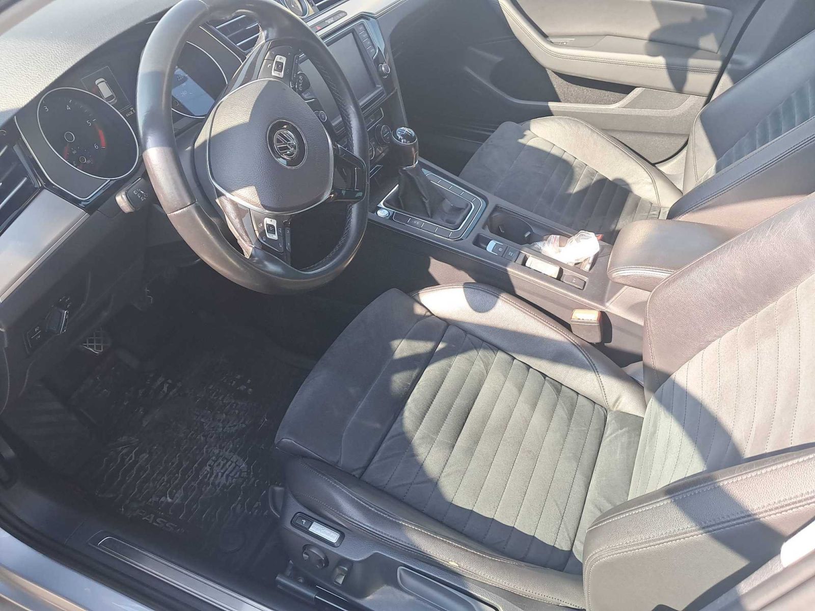 Volkswagen Passat, 2.0 TDI, Highline, Kůže, Navi - fotka 3