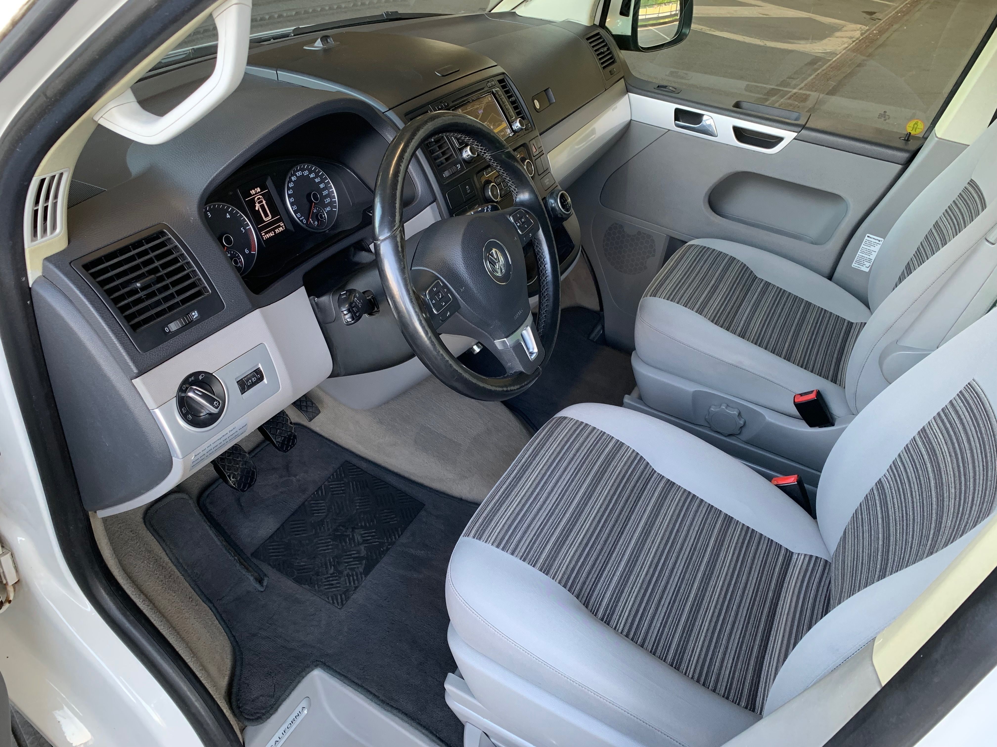 Volkswagen California, 103kw, Kuchyň, Webasto, tažné - fotka 6
