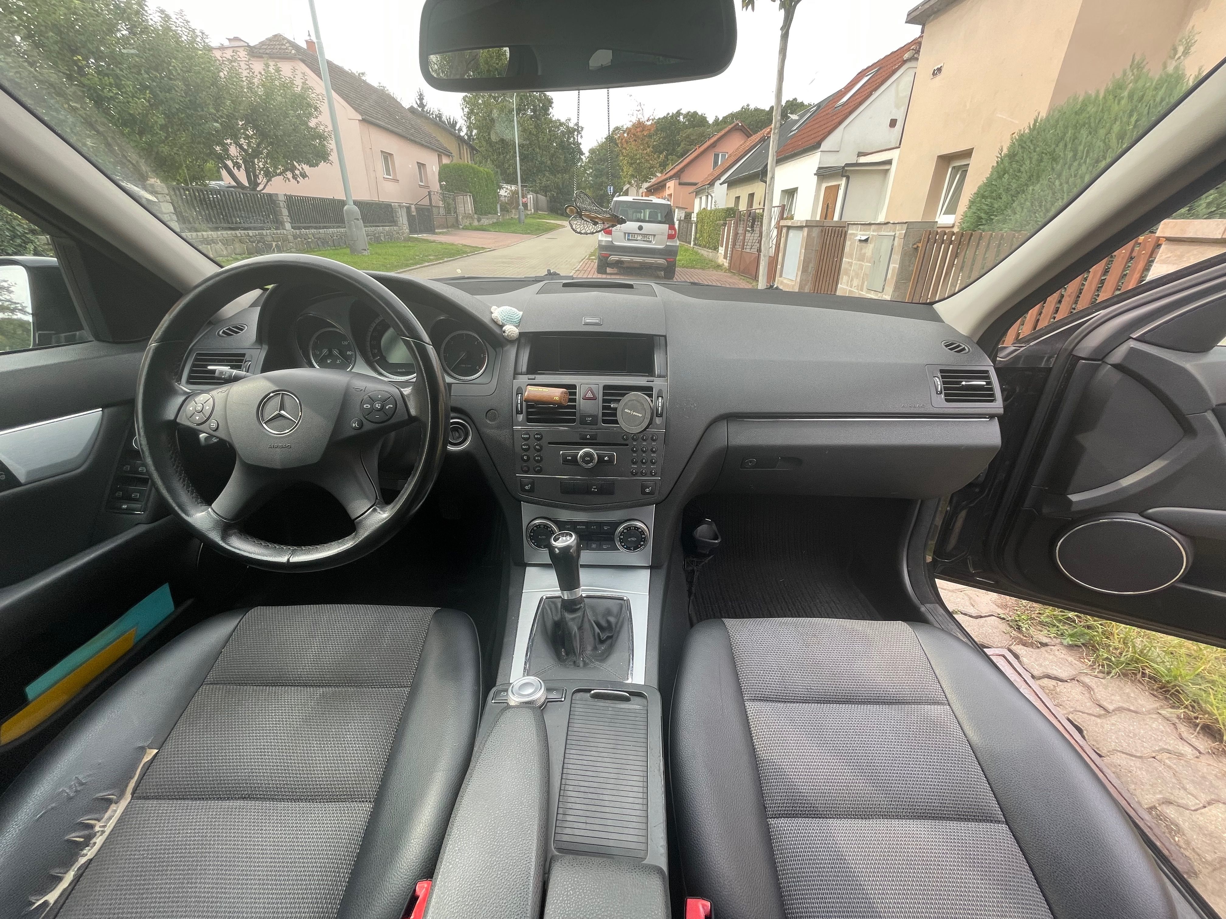 Mercedes-Benz Třídy C, 220 CDI - fotka 4