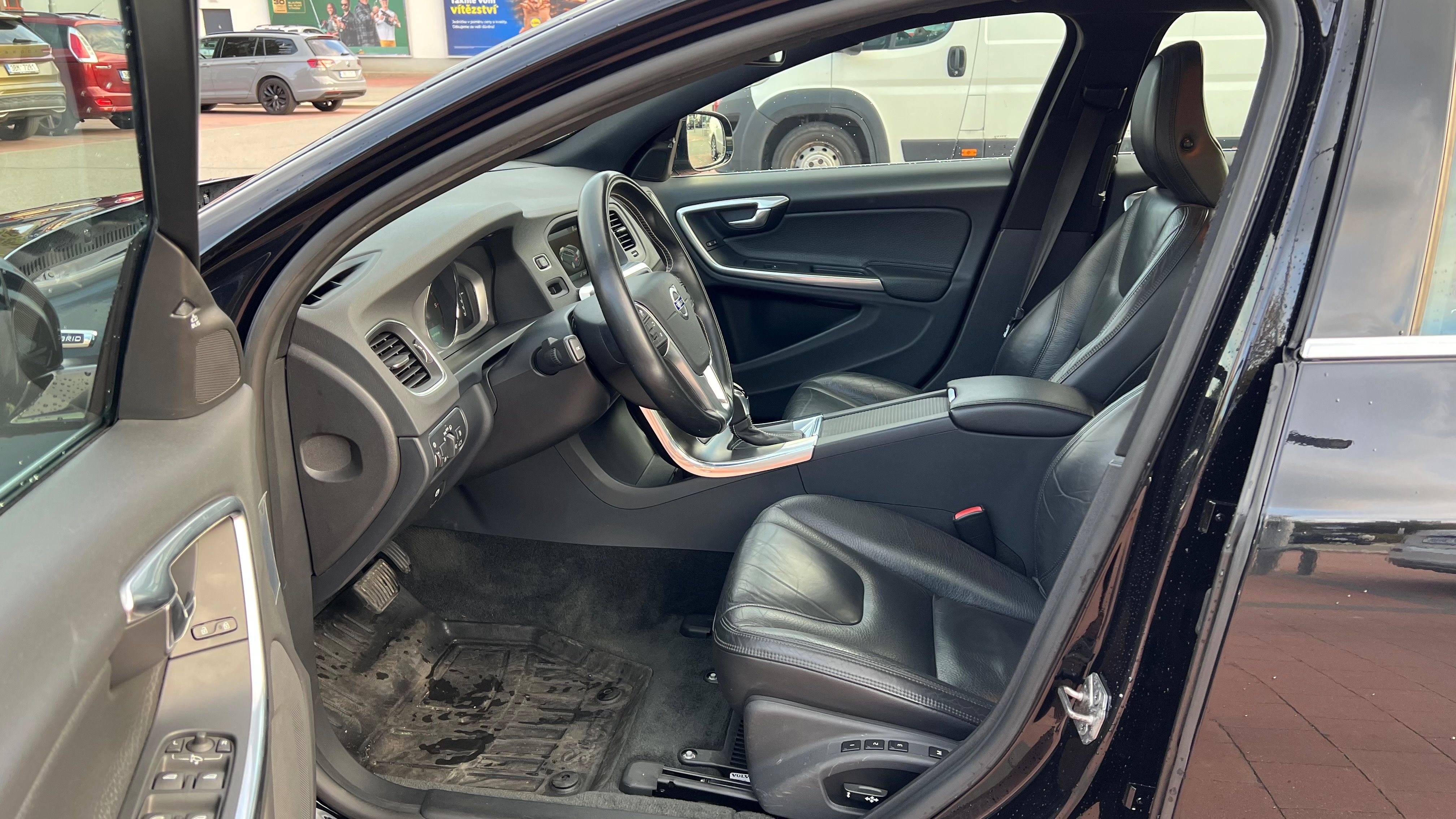 Volvo V60, Plug in Hybrid AWD2.4 D6 158kw - fotka 6