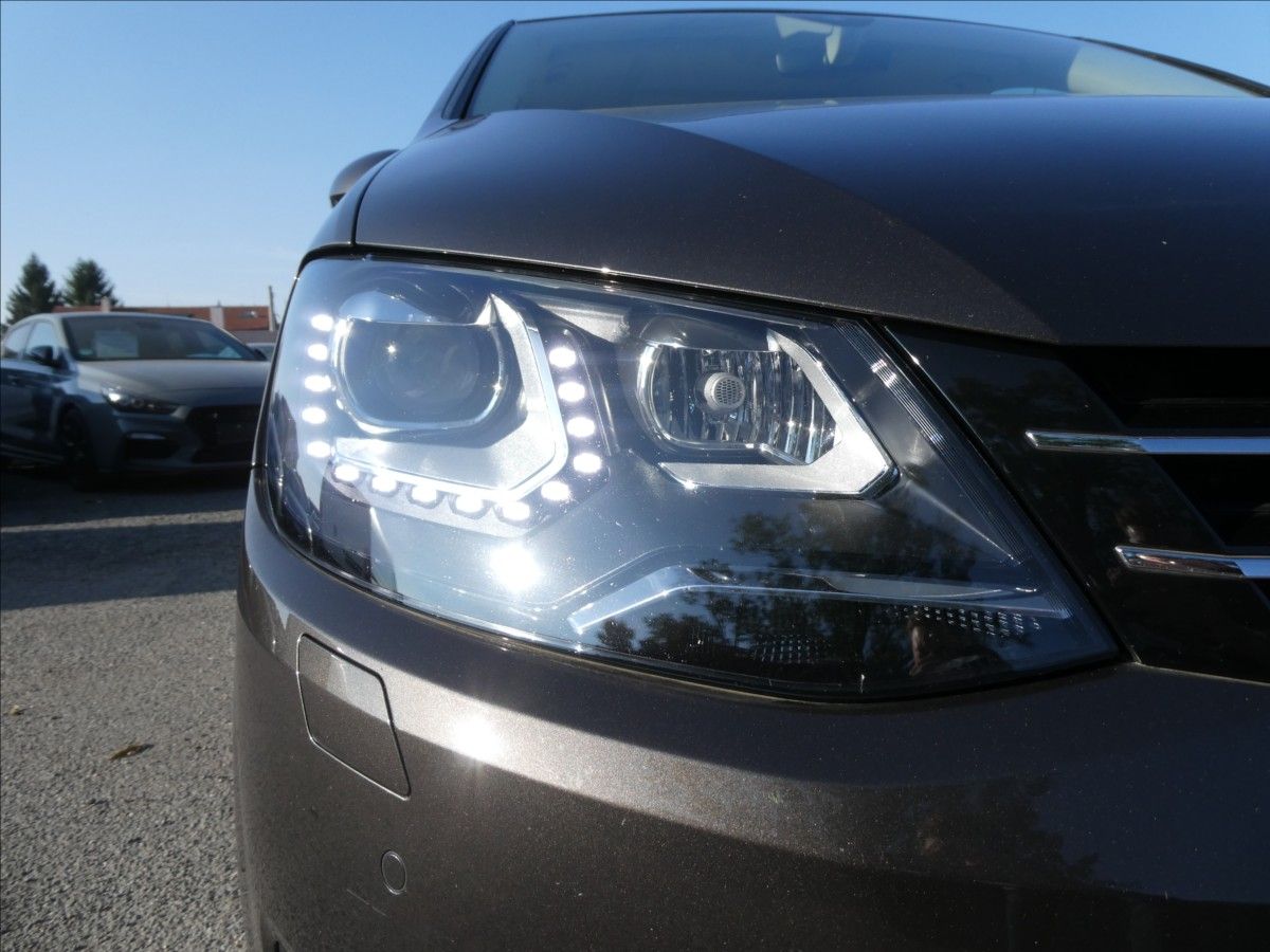 Volkswagen Sharan, 2,0 TDi HIGHLINE,7.MÍST,1.MAJ. - fotka 5
