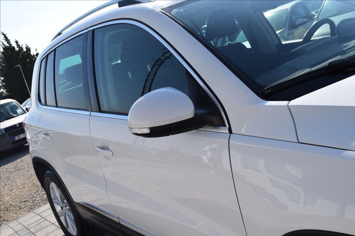 Volkswagen Tiguan, 2,0 TDI 81KW ALU NÍZKÝ NÁJEZD - fotka 5