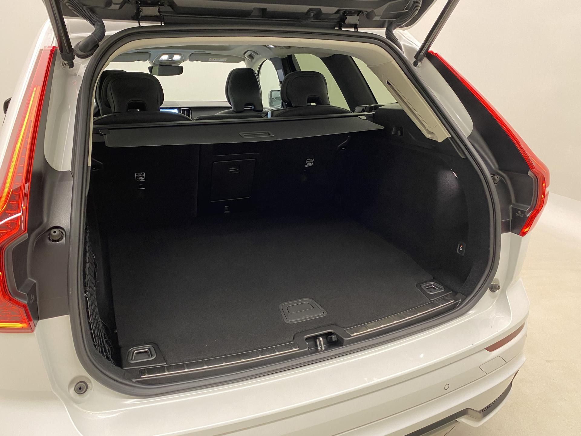 Volvo XC60, T6 AWD RECHARGE DARK PLUS AUT - fotka 6
